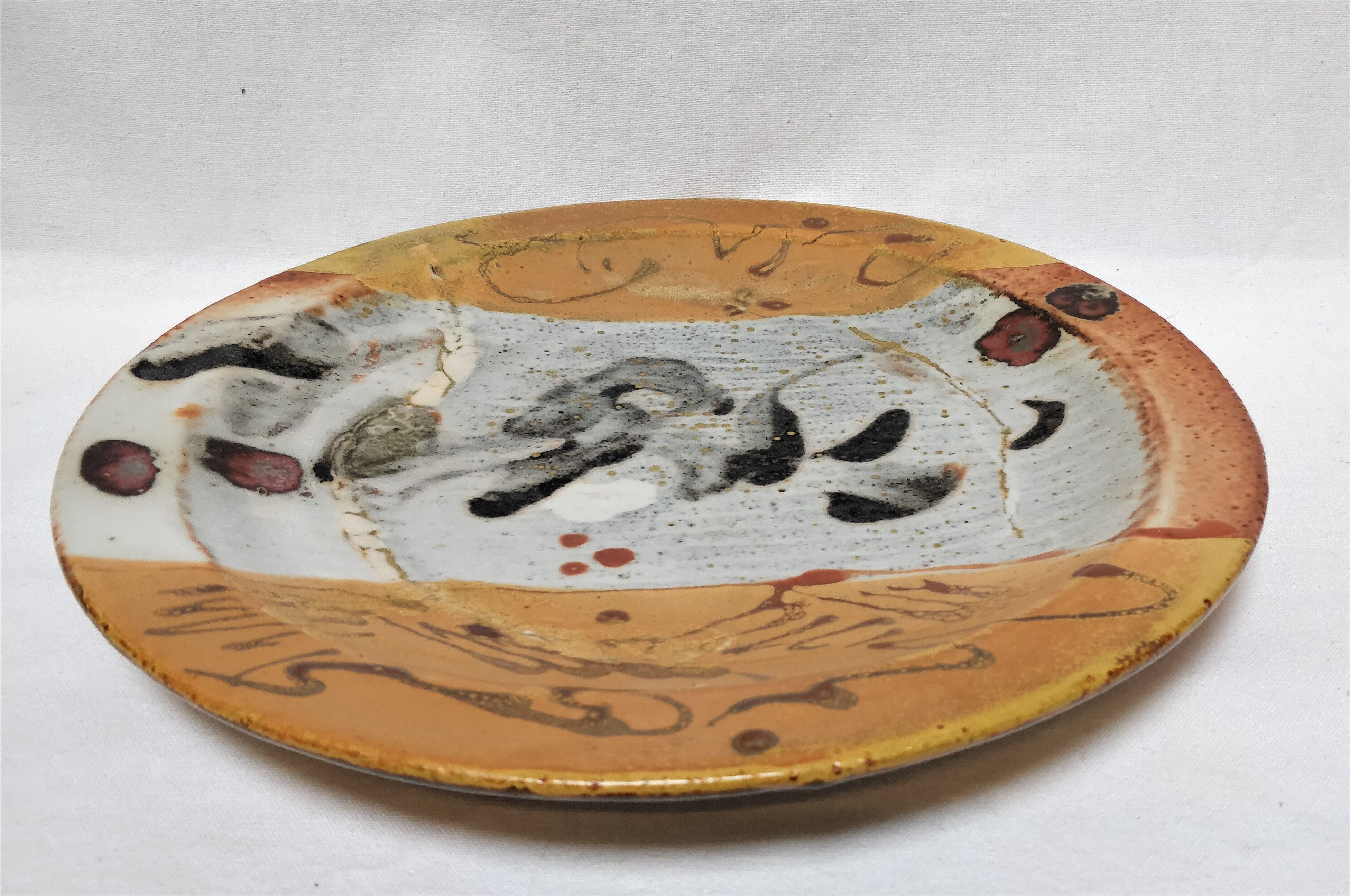 Assiette contemporaine en grès émaillée