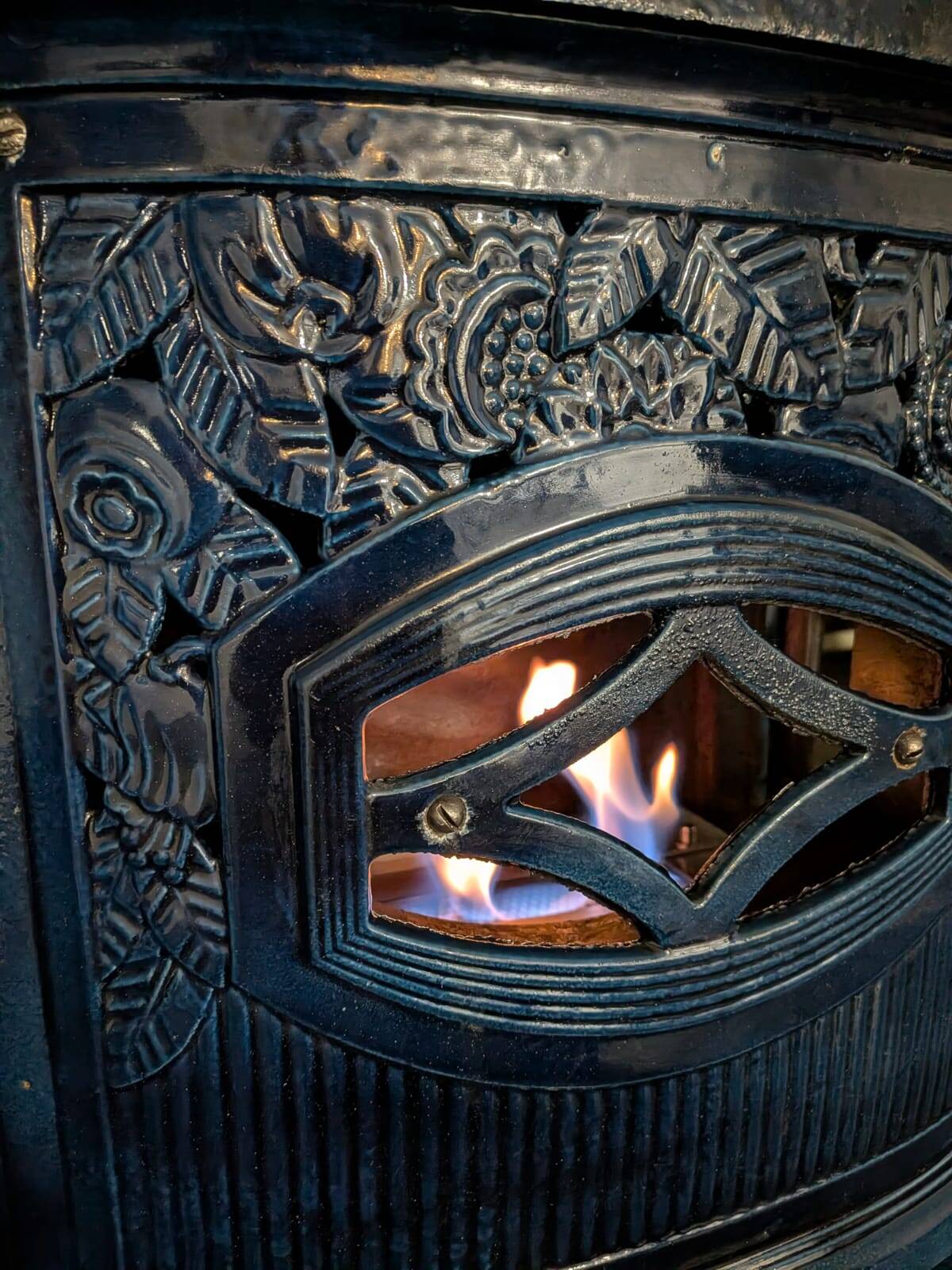 Vintage "Le Non Pareil" cast iron blue enamel pan – Upcycled to bioethanol