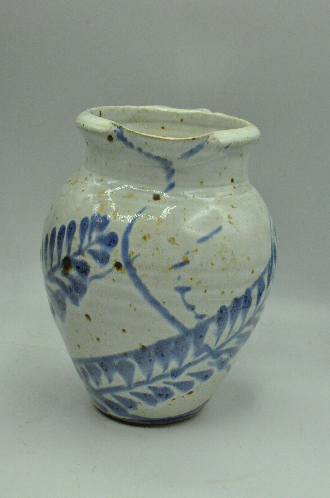 Signed reed pitcher to identify floral decoration vegetal collection deco art table