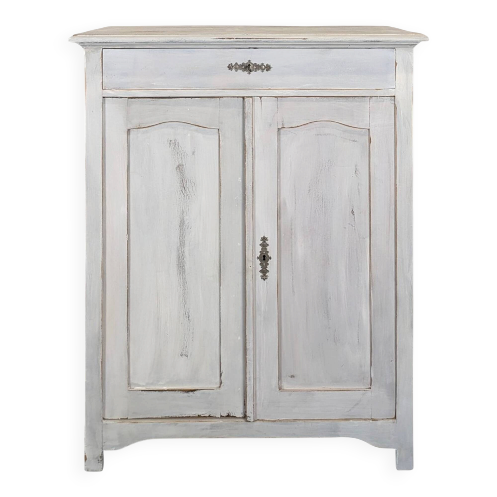 Small buffet with two doors and one drawer in white patinated wood.