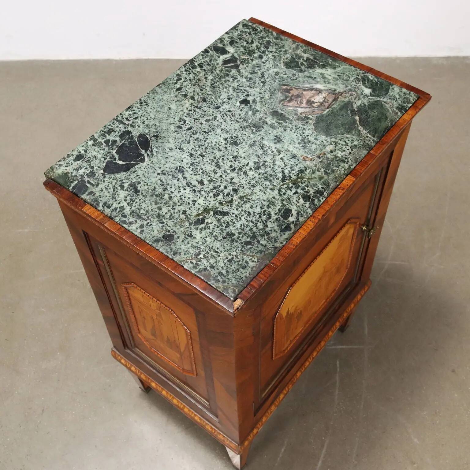 Antique neoclassical bedside table in maple, Italy, 18th century.