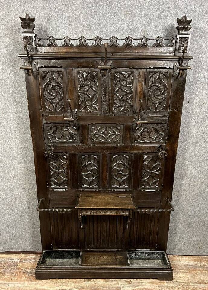 Neo-Gothic coat rack in carved oak, 19th century