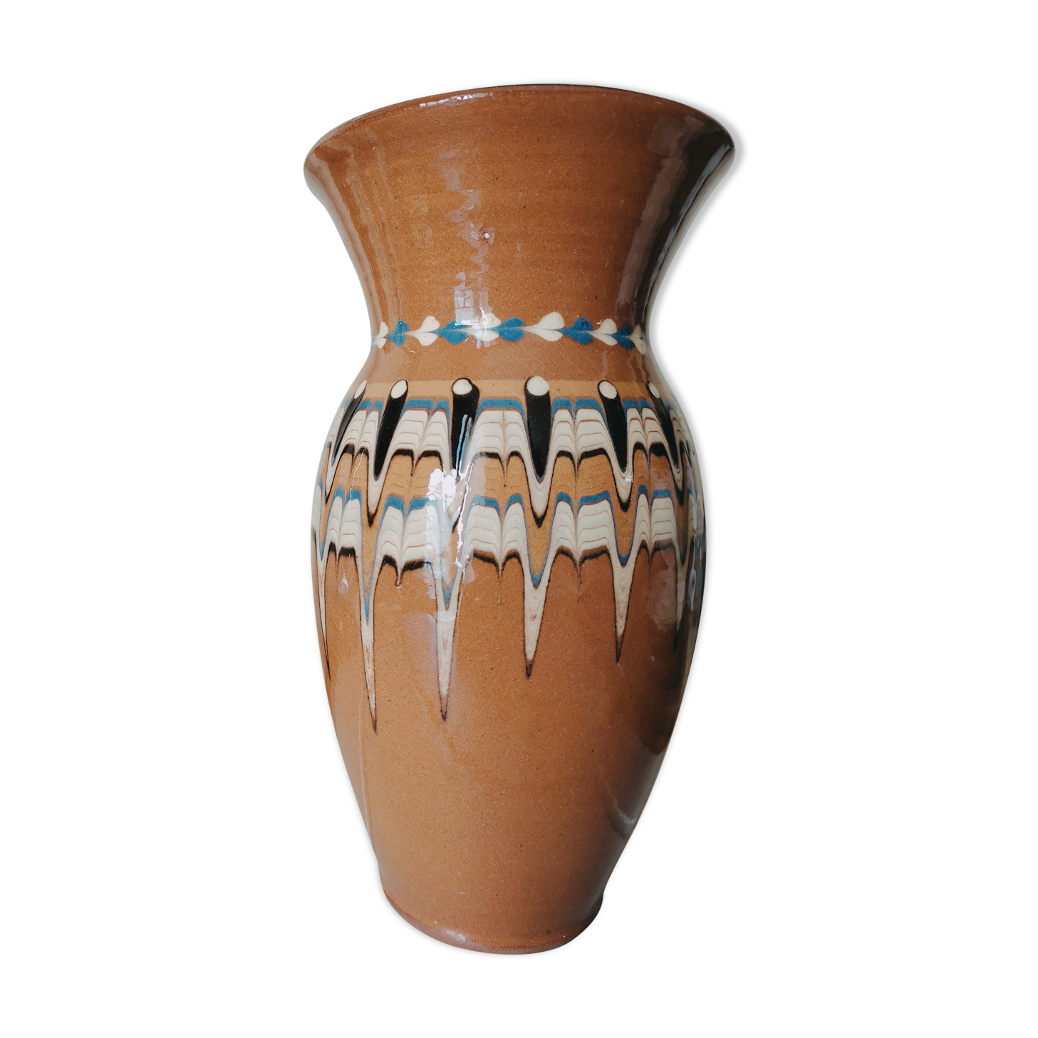 Vase bulgare en terre mêlée