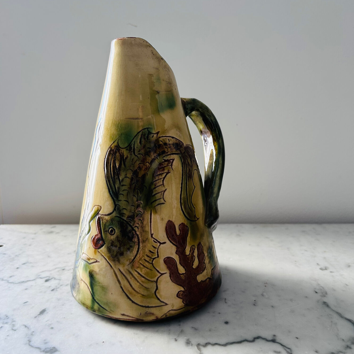 Pitcher signed by Puigdemont