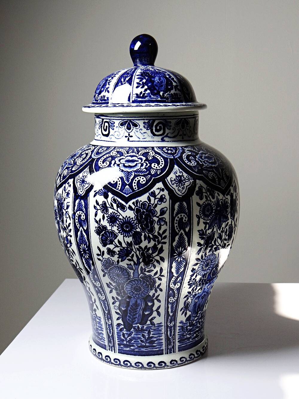 Large covered vase Boch Holland Royal Sphinx in Delft blue earthenware.