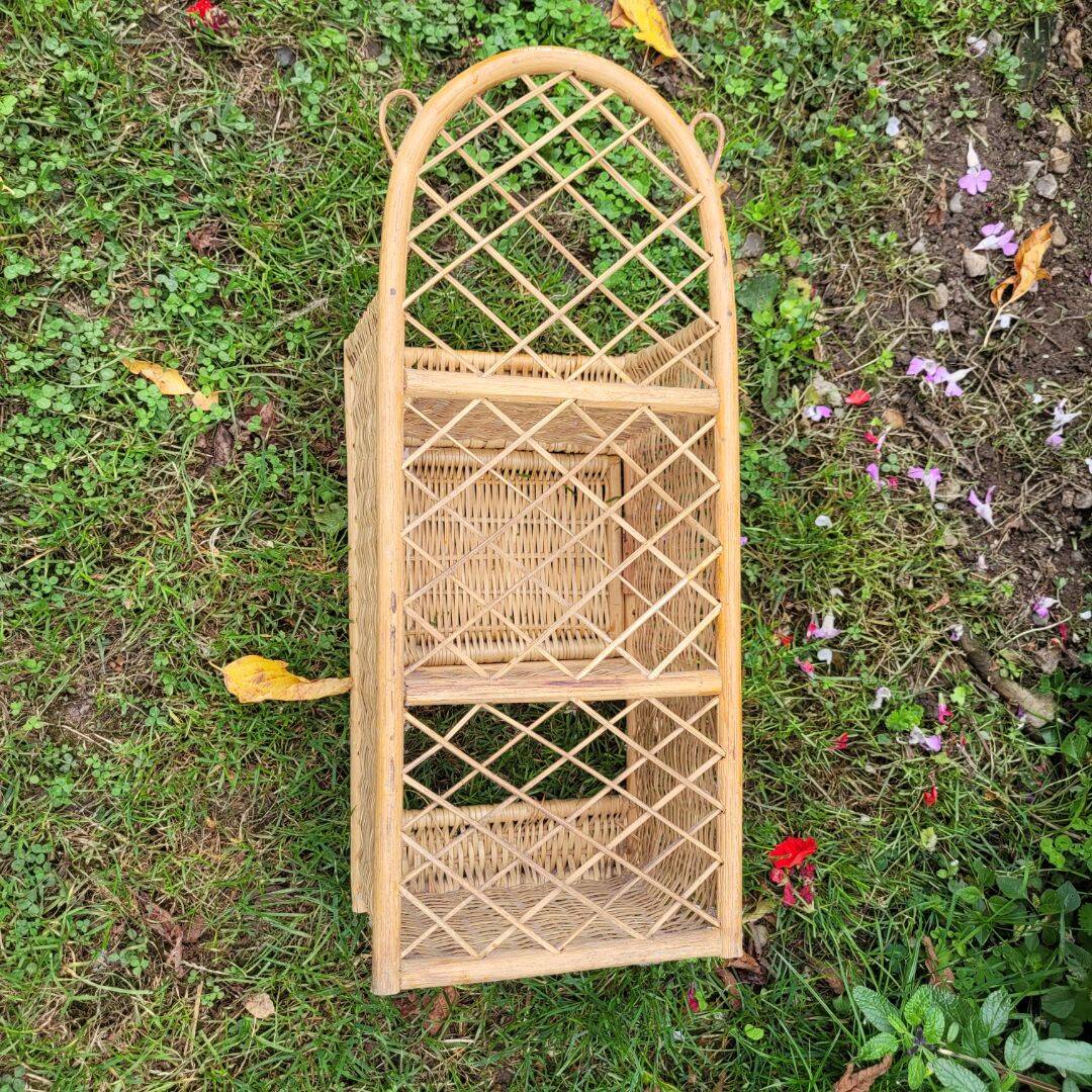 Étagère en osier vintage