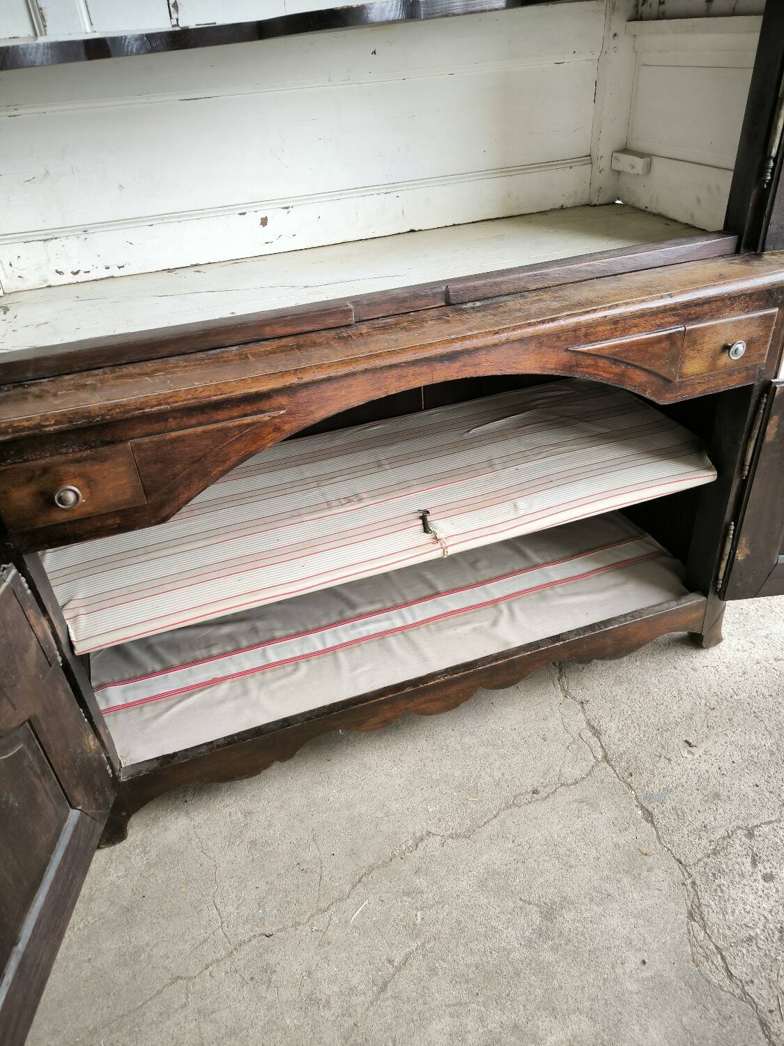 Large two-part oak buffet from the Regency period