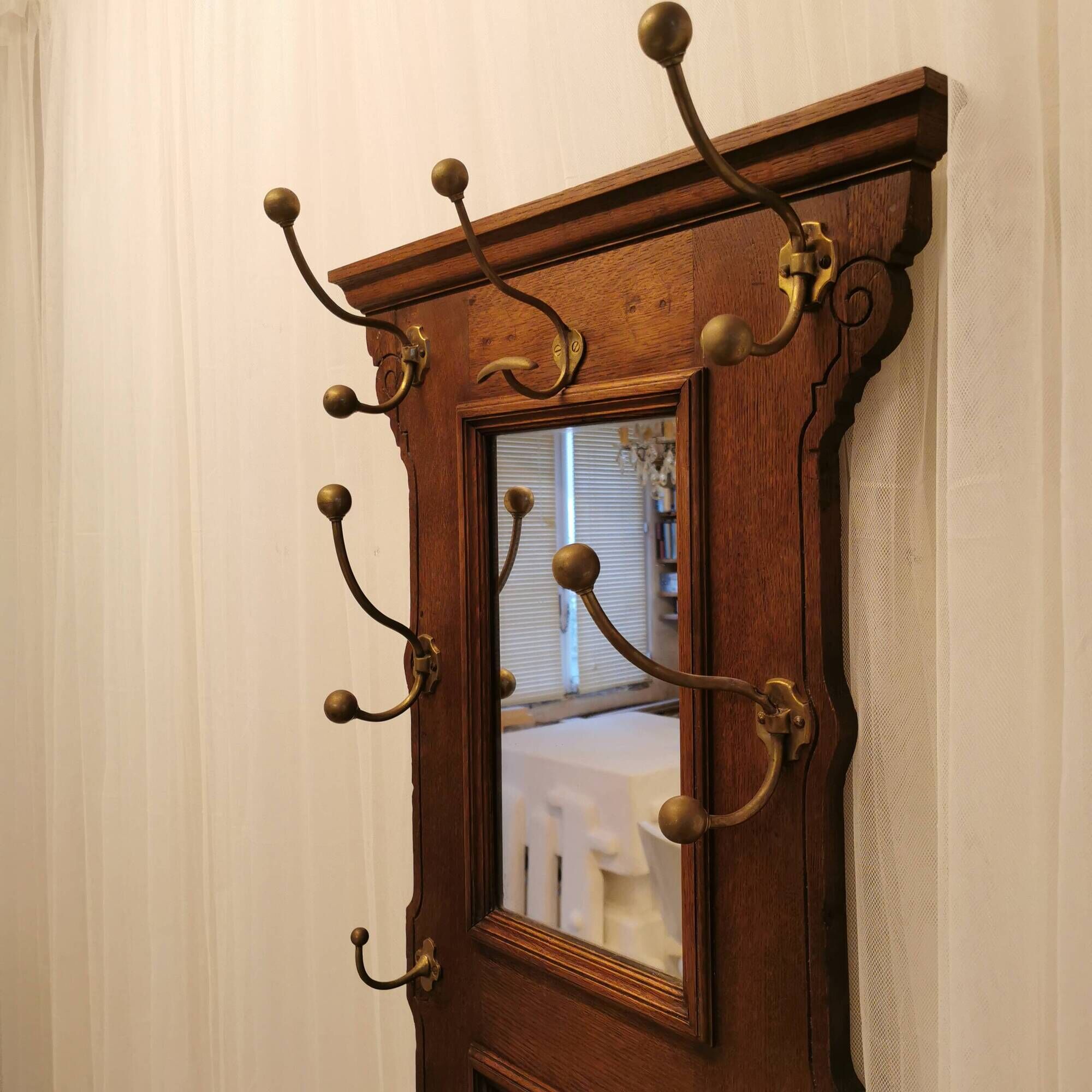 Oak cloakroom/coat rack with mirror