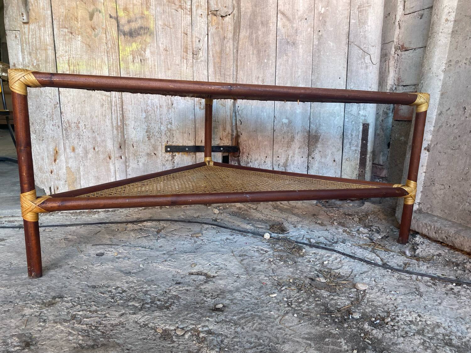 Table Basse Triangulaire Bambou Rotin + Plateaux Cannées Modèle Unique