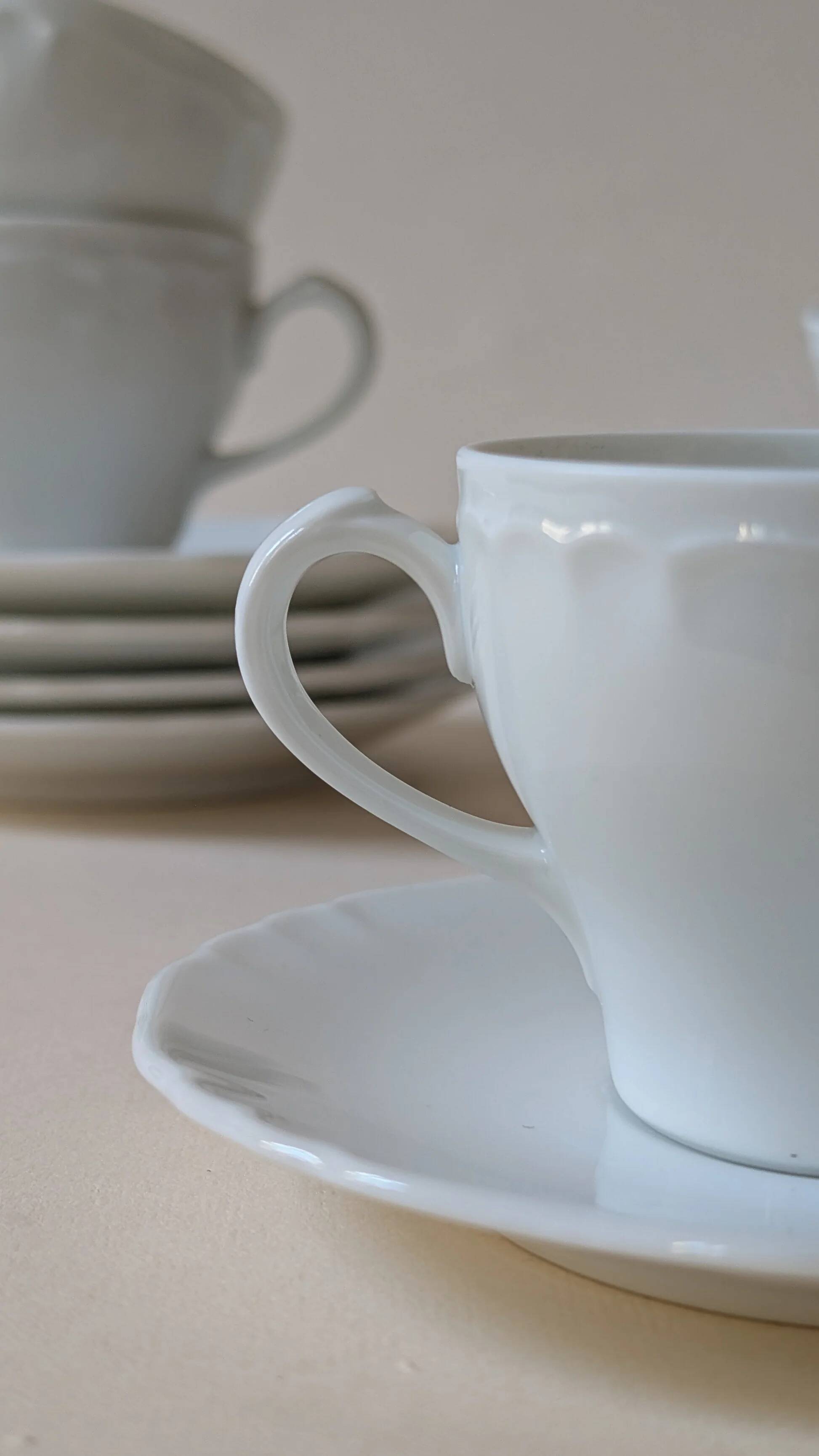 Set of 5 white cups