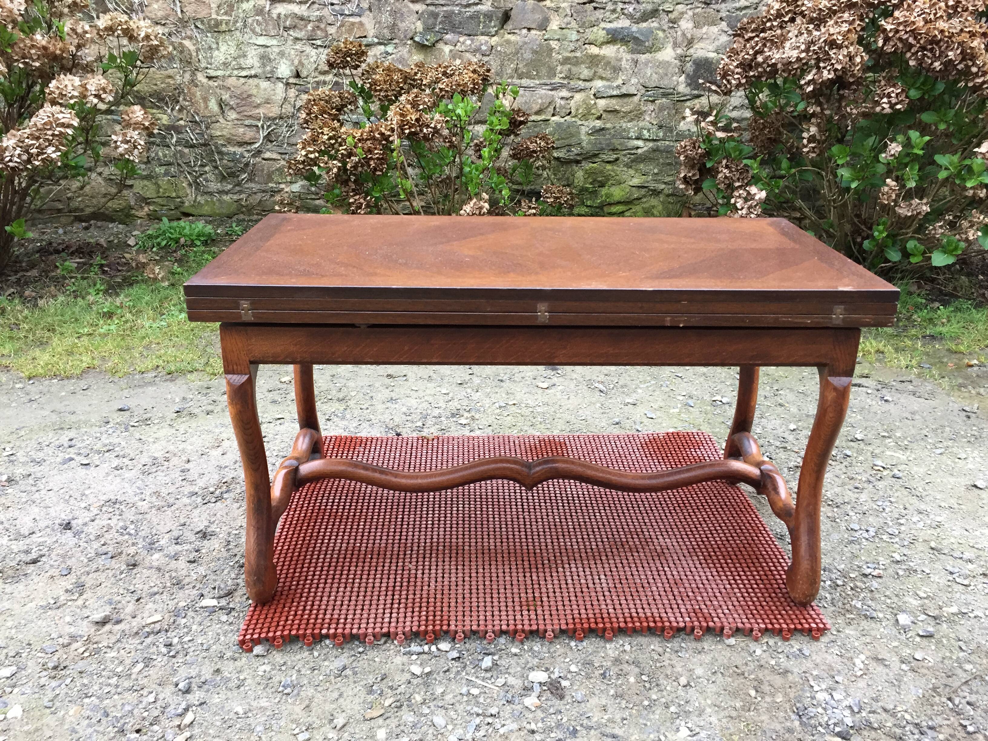 Modular vintage oak coffee table with Albert Ducrot's magical system