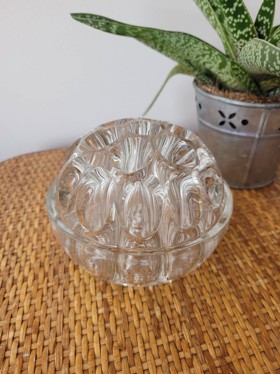 Glass flower vase