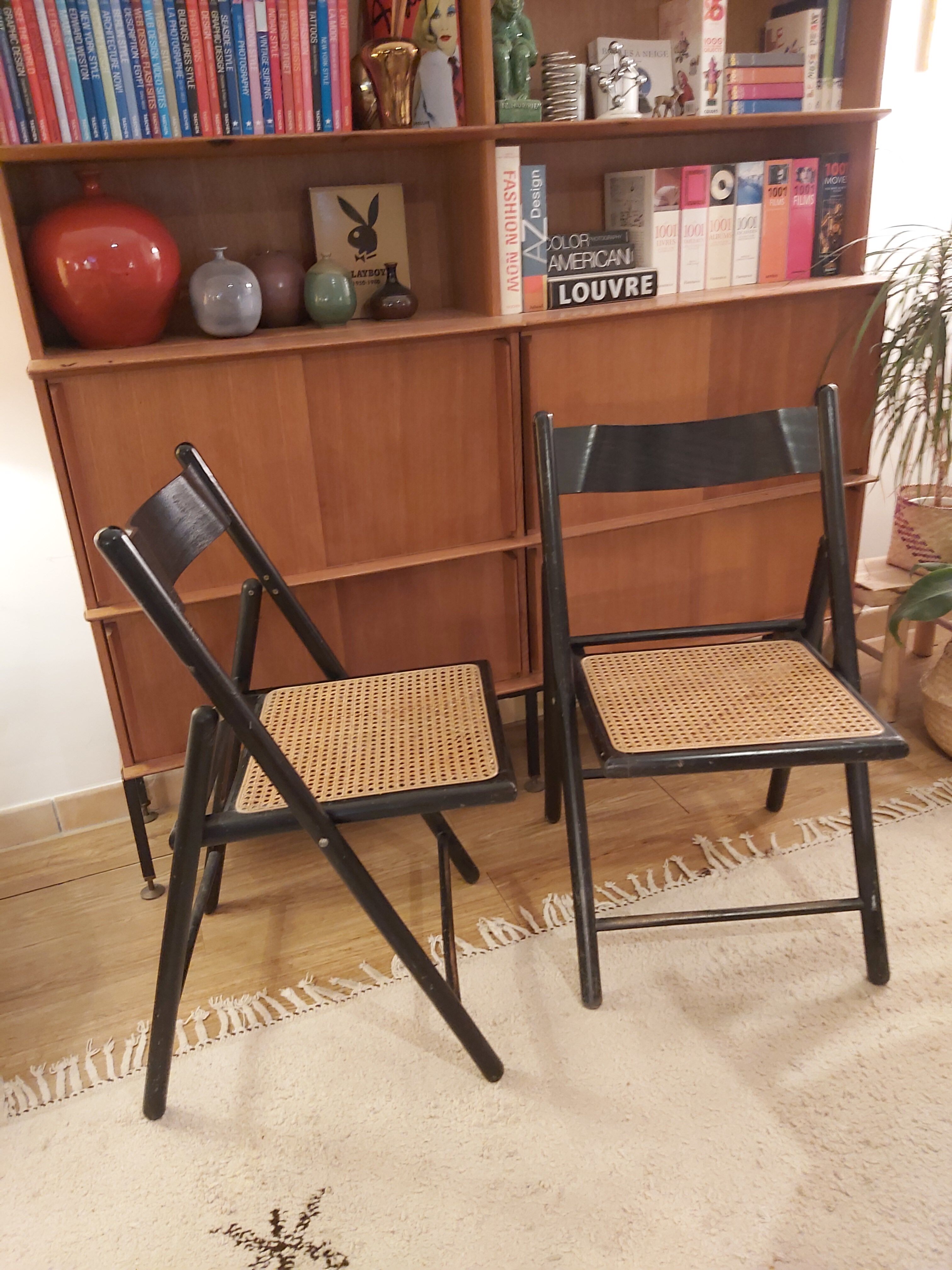 Pair of folding chairs in 70s canage