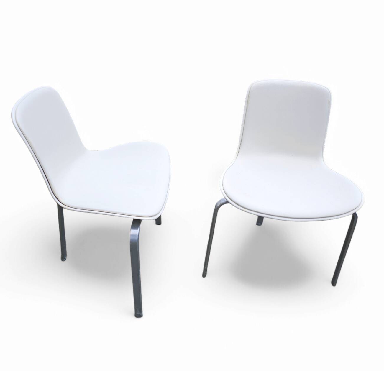 Designed by Poul Kjærholm / 1978/2007  White shell / white leather