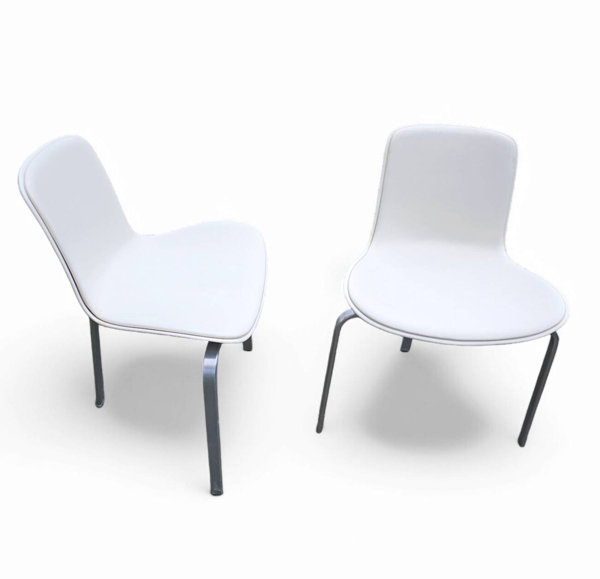 Conçu par Poul Kjærholm / 1978/2007 Coque blanche / cuir blanc