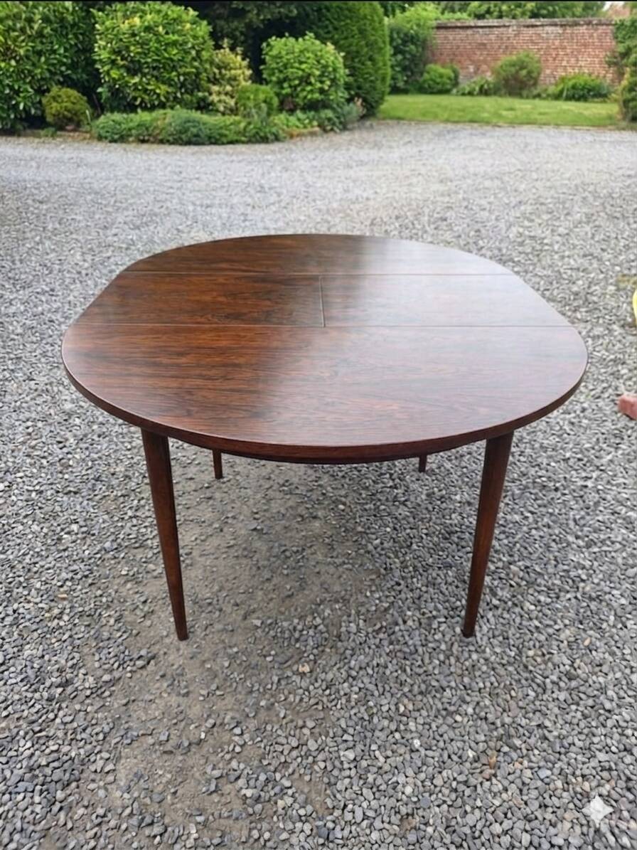 Scandinavian extendable table in rosewood from the 1960s, butterfly extension.