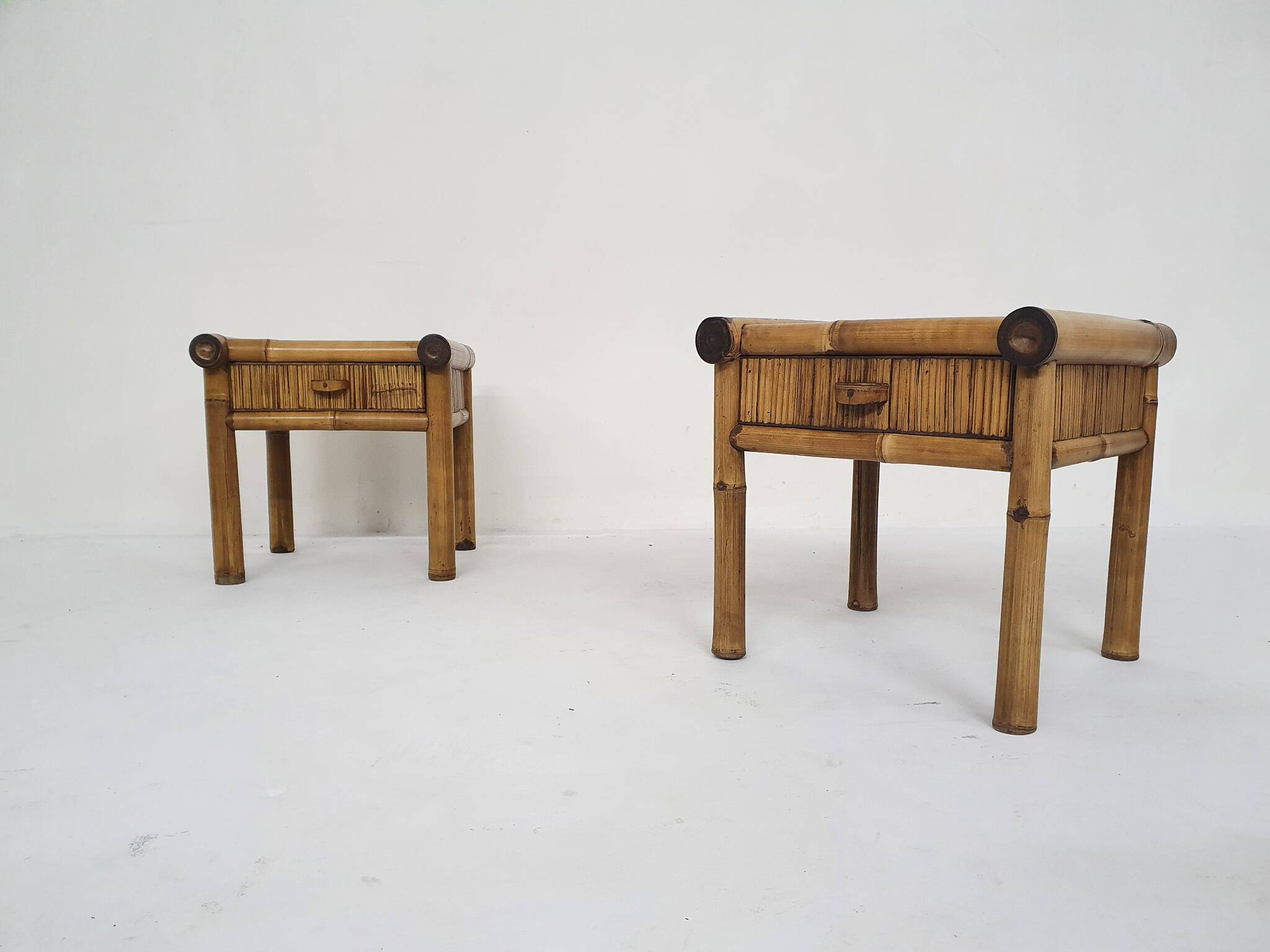 Bamboo two person bed 180 x 210 cm with night stands