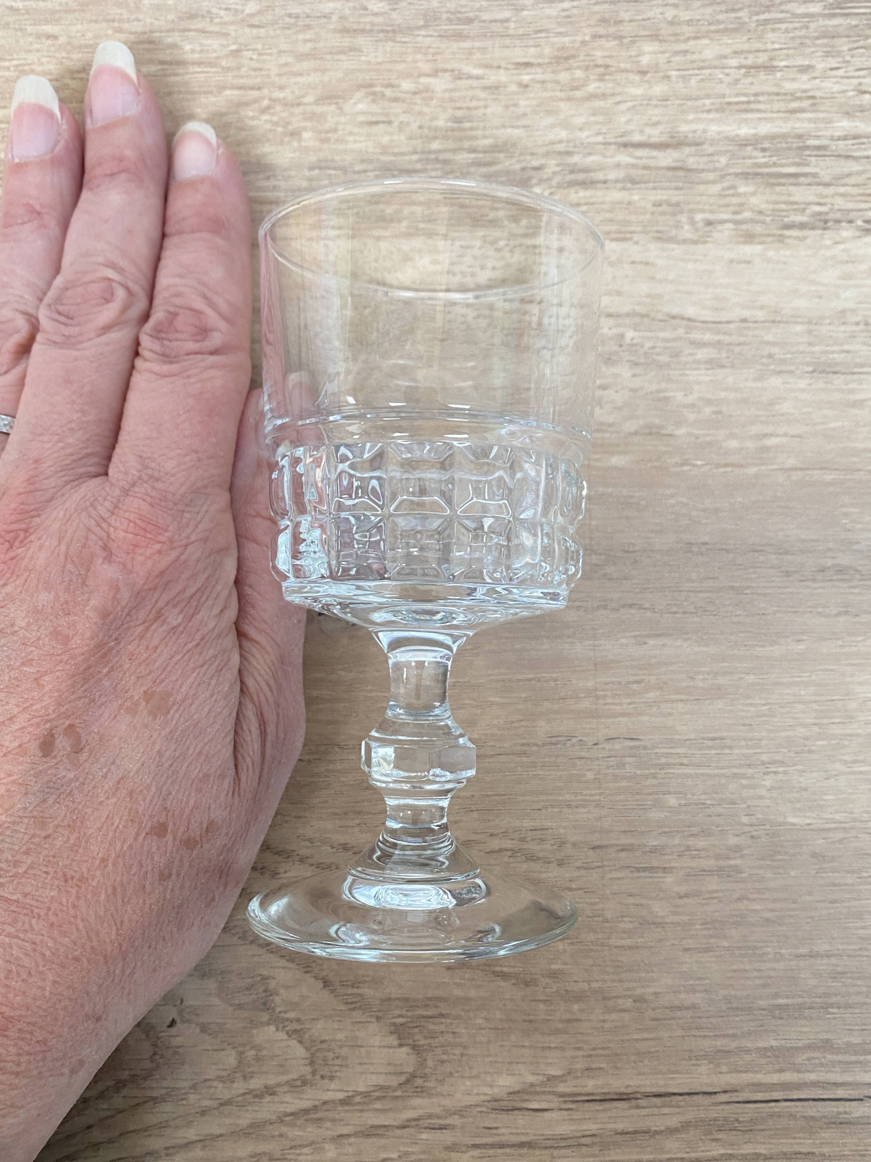 Set of 6 Luminarc Quadrille white wine glasses