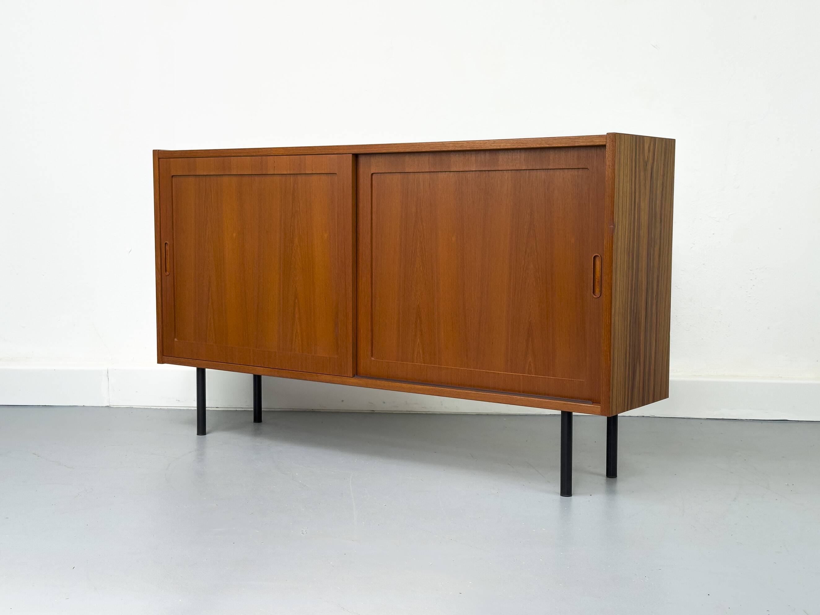 Buffet danois en teck par Carlo Jensen pour Hundevad & Co., années 1960