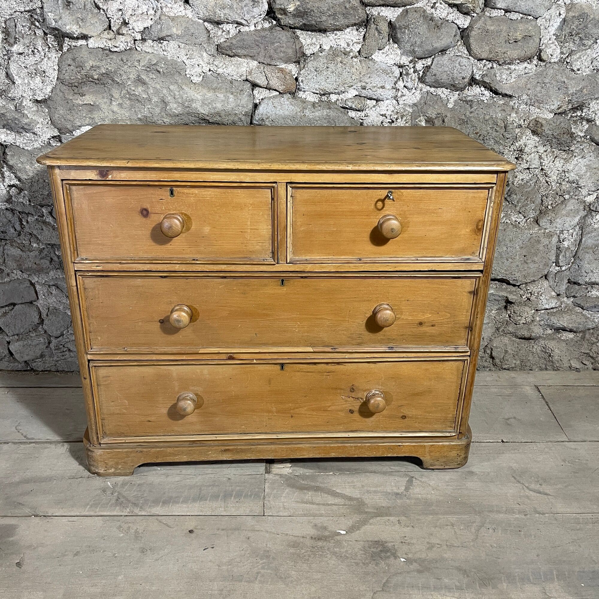English chest of drawers 4 drawers in pitchpin