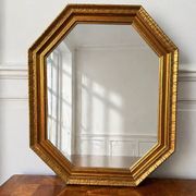 Miroir octogonal doré aux reflets cuivré