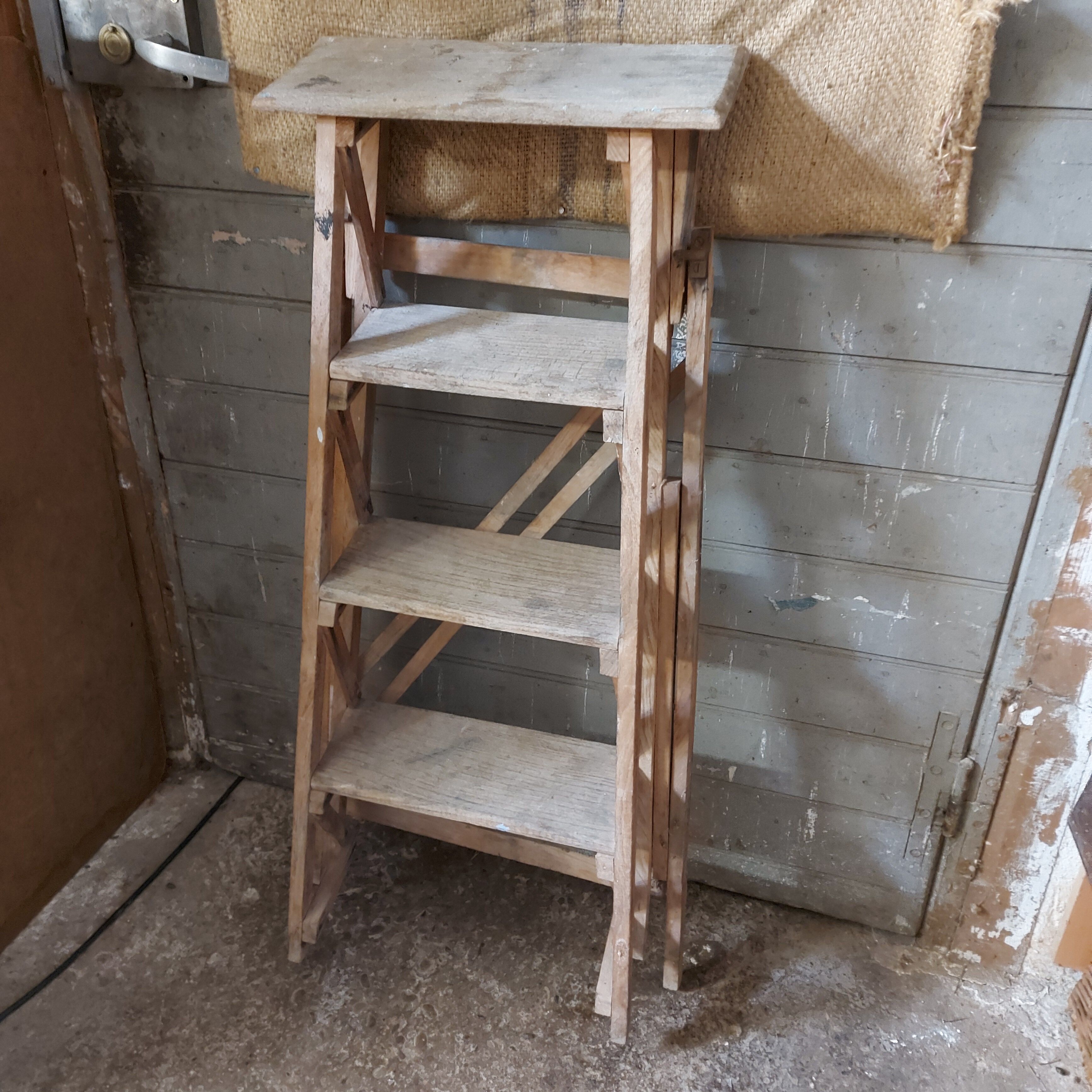 Painter's stepladder