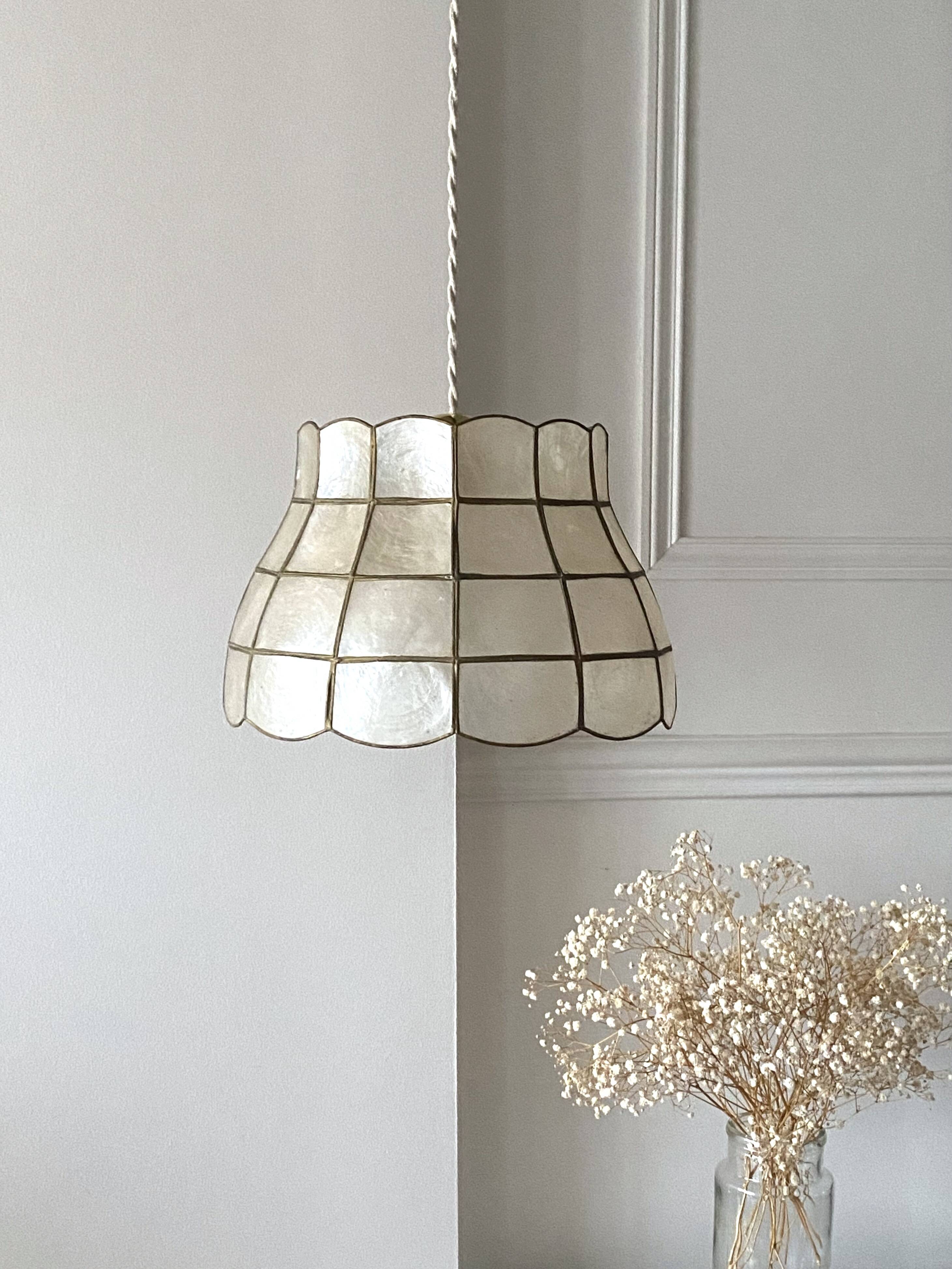 Natural mother-of-pearl pendant light