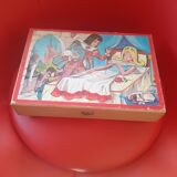 Boite de cubes ancienne, en bois, contes avec modèles