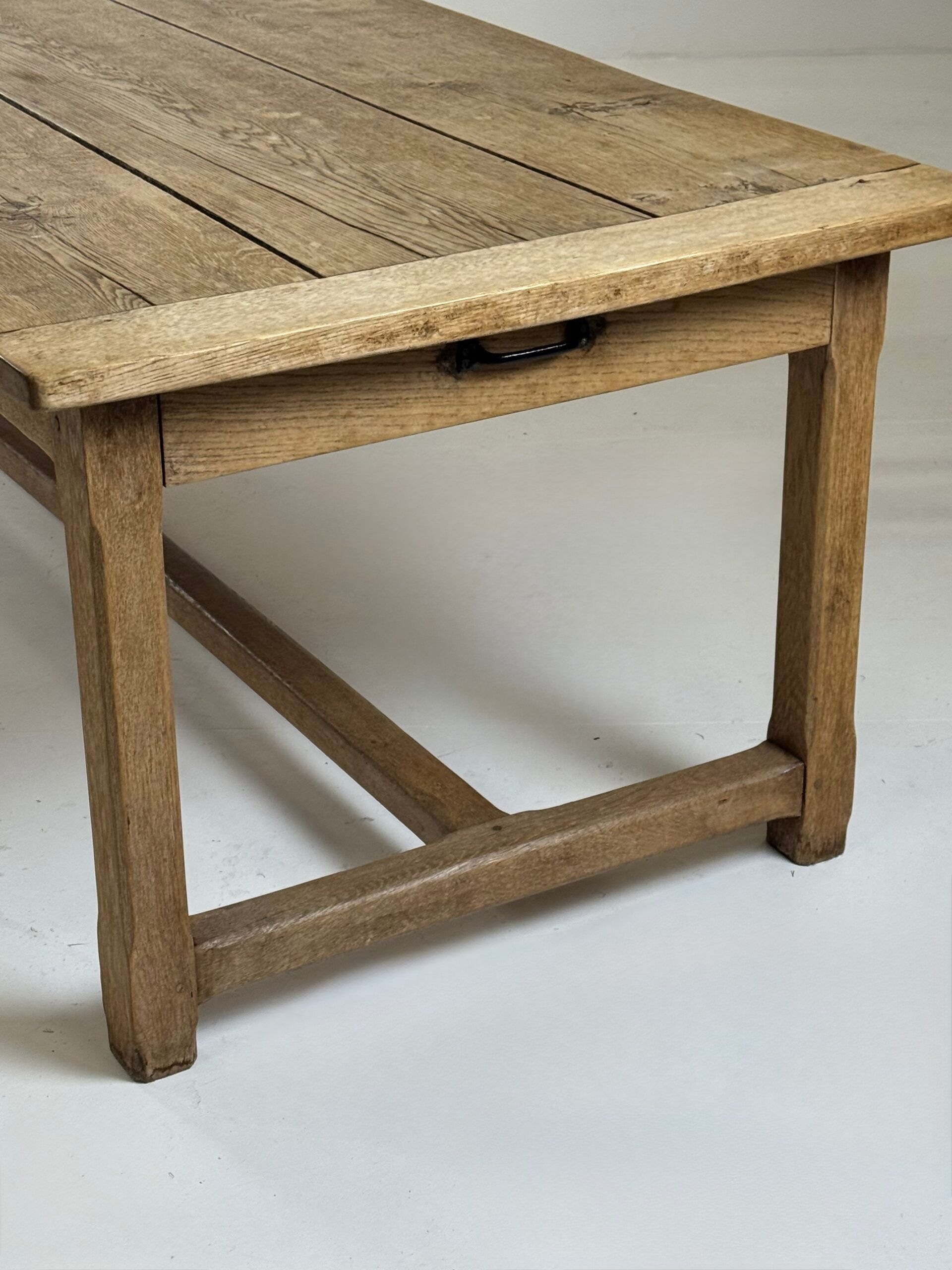 Table de monastère française en chêne du 19ème siècle