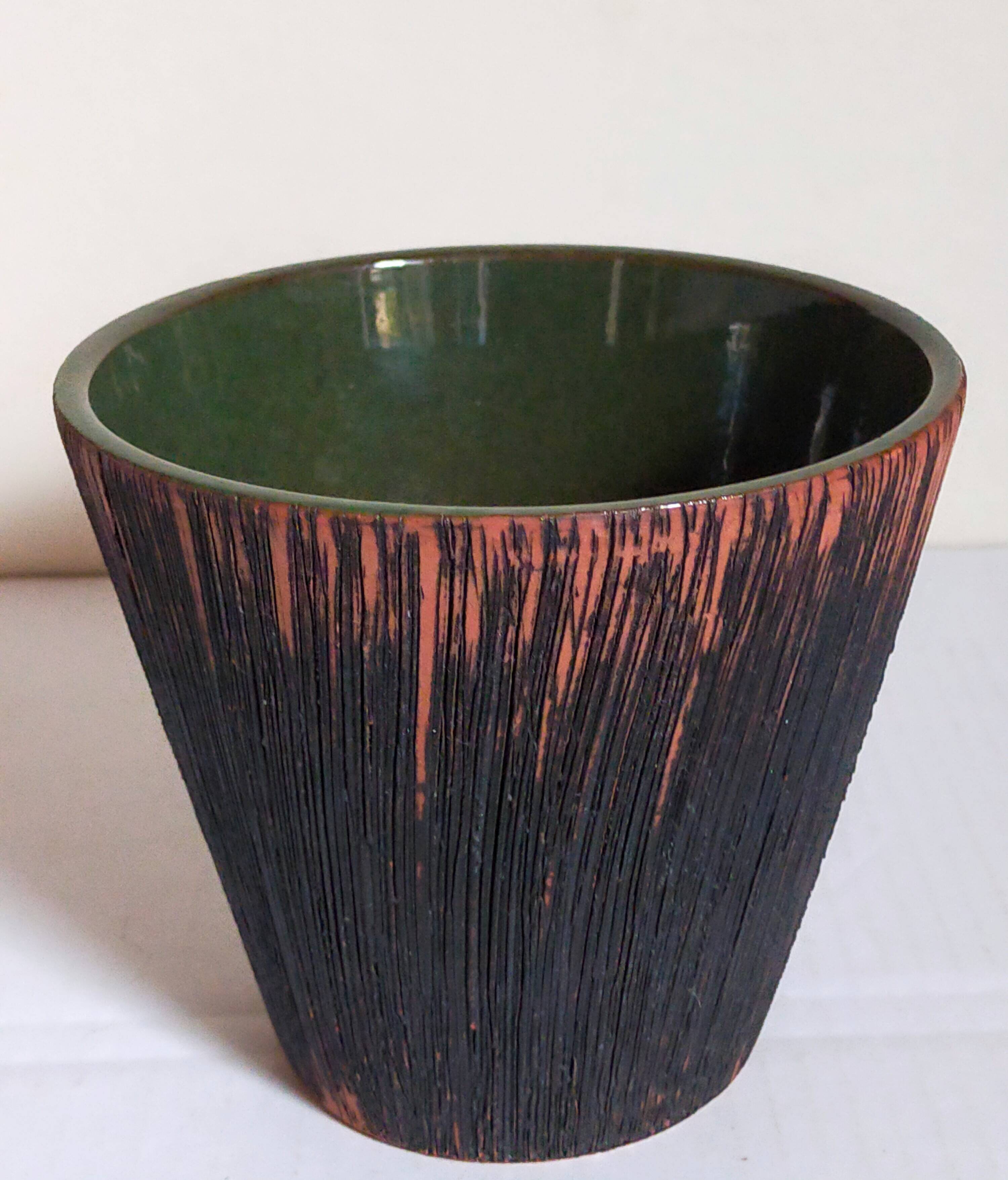 Enameled earthenware pot from the 1950s