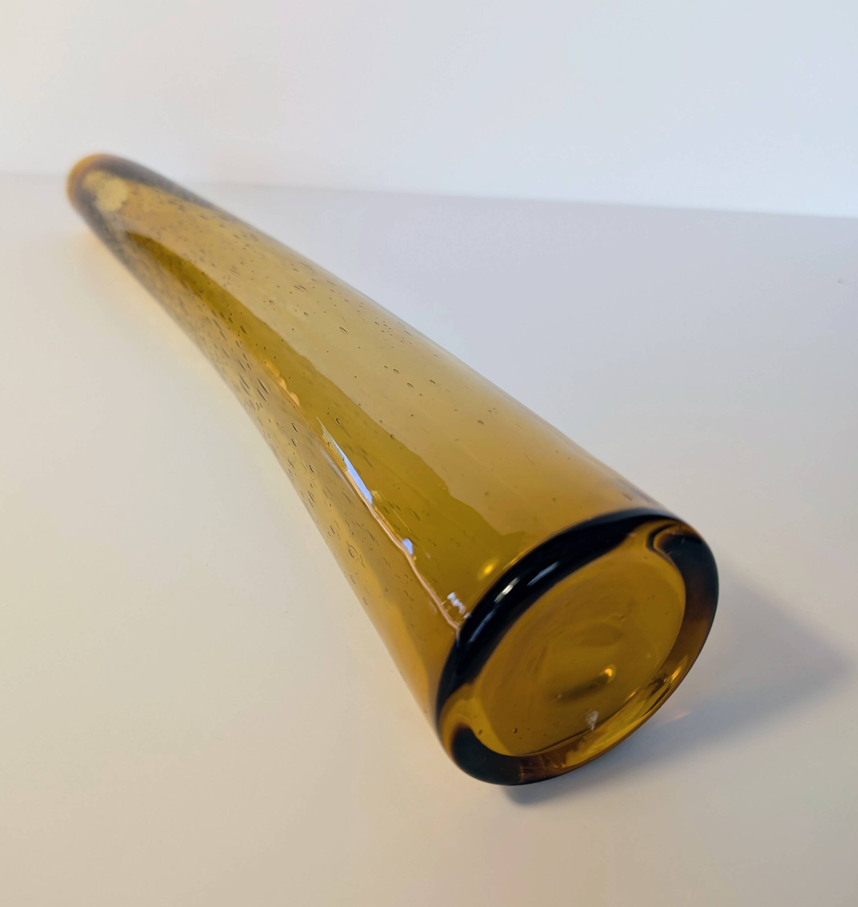 Curved bubble vase