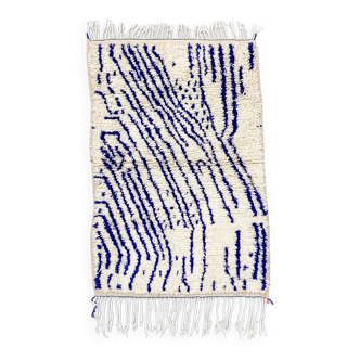 Tapis berbère marocain Azilal à motifs bleu majorelle 1,55x1,02m