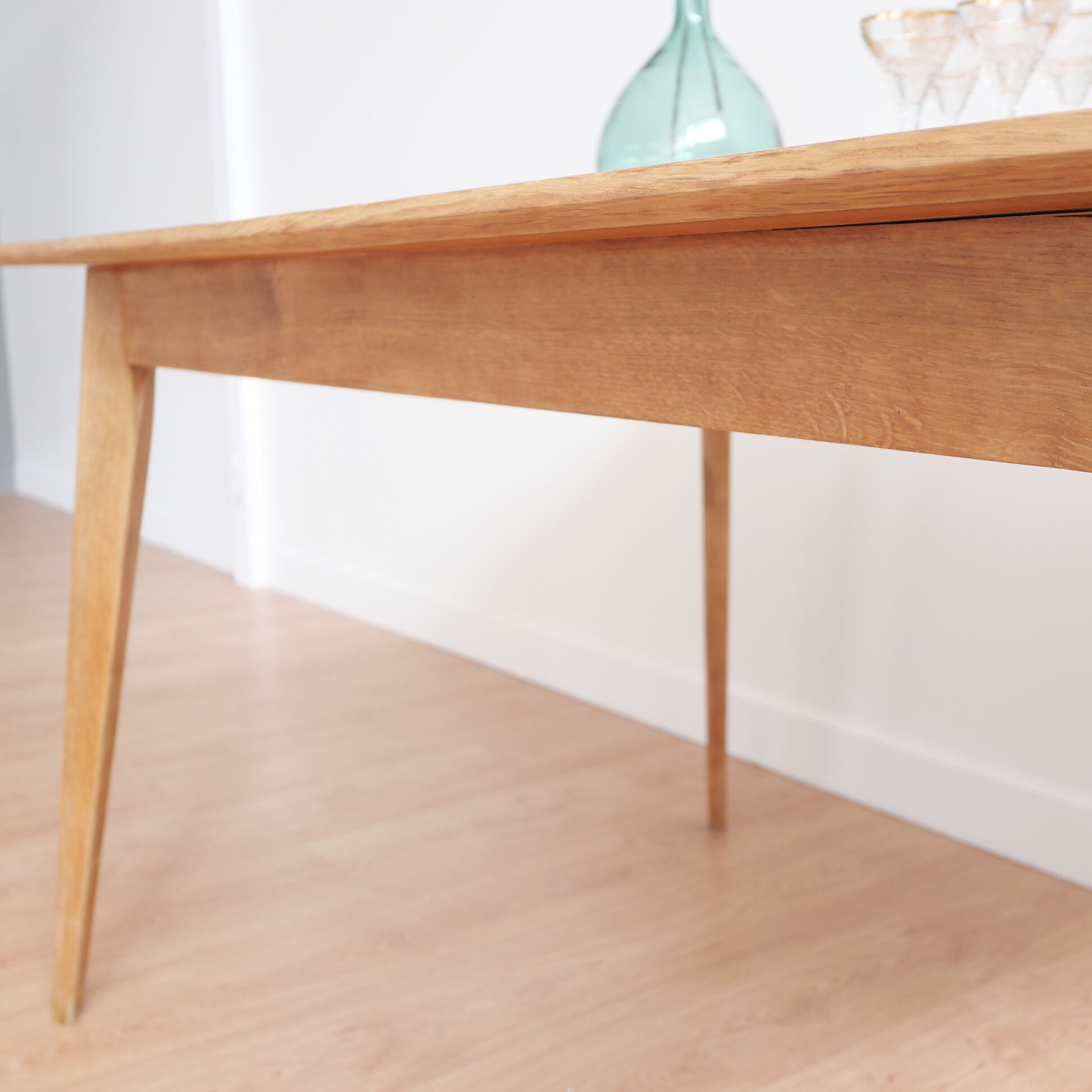 Table vintage compass feet