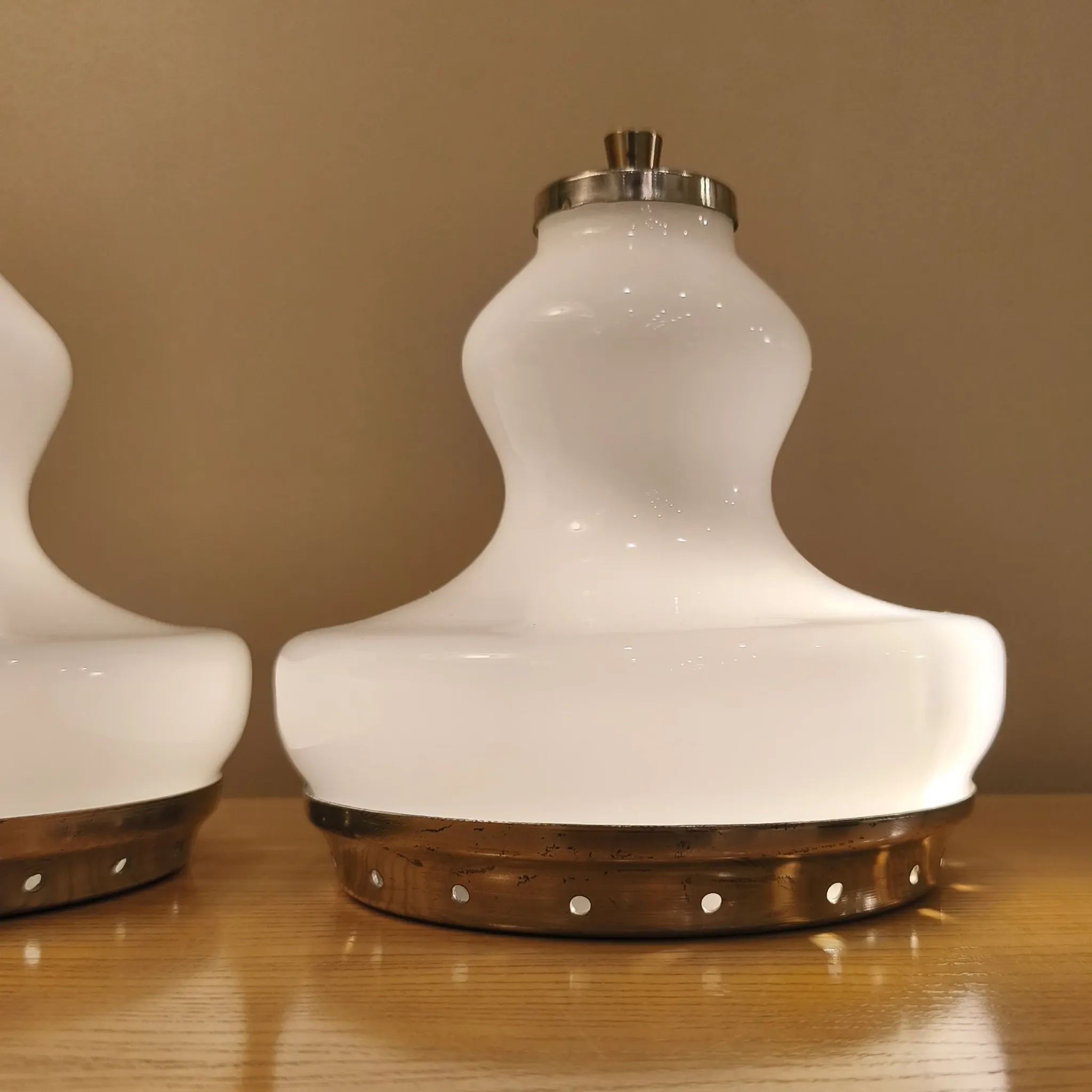 Paire de lampes verre opalin, Italie,1960