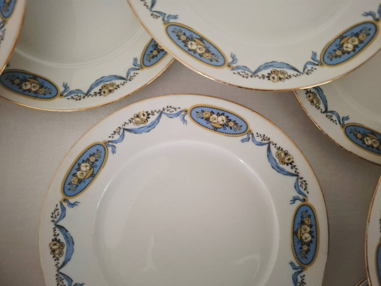 Assiettes à Dessert en Porcelaine de Limoges