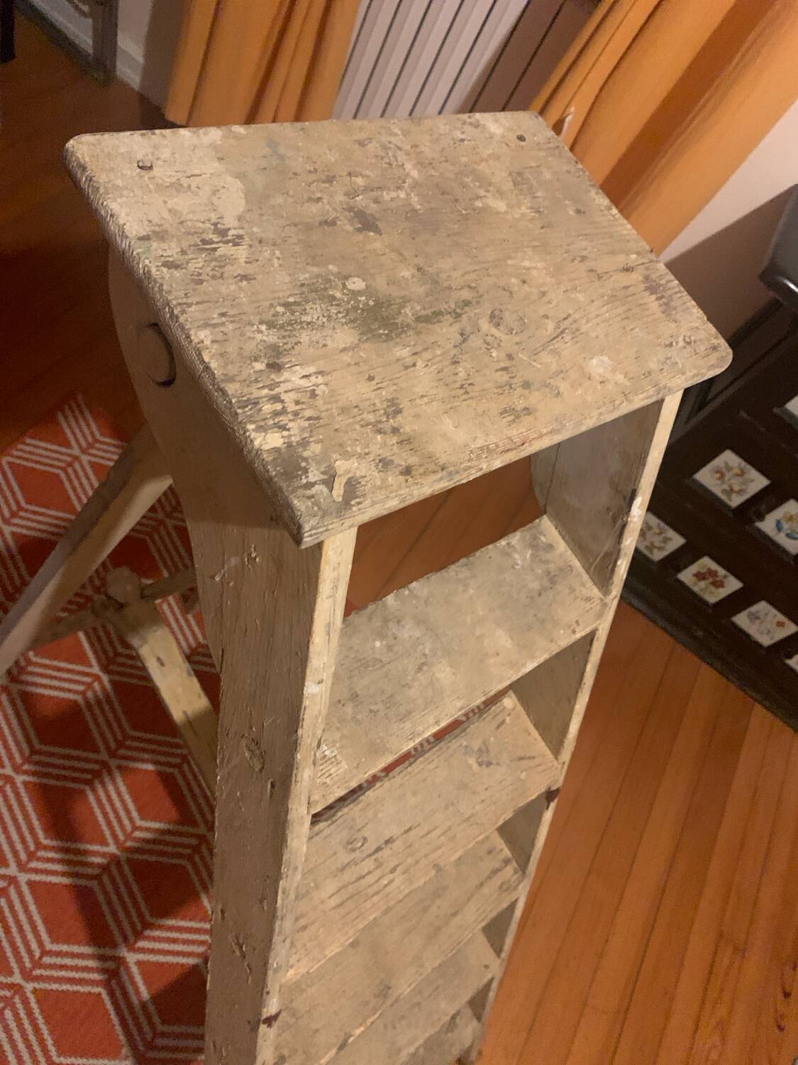 Vintage wooden step ladder with 6 steps