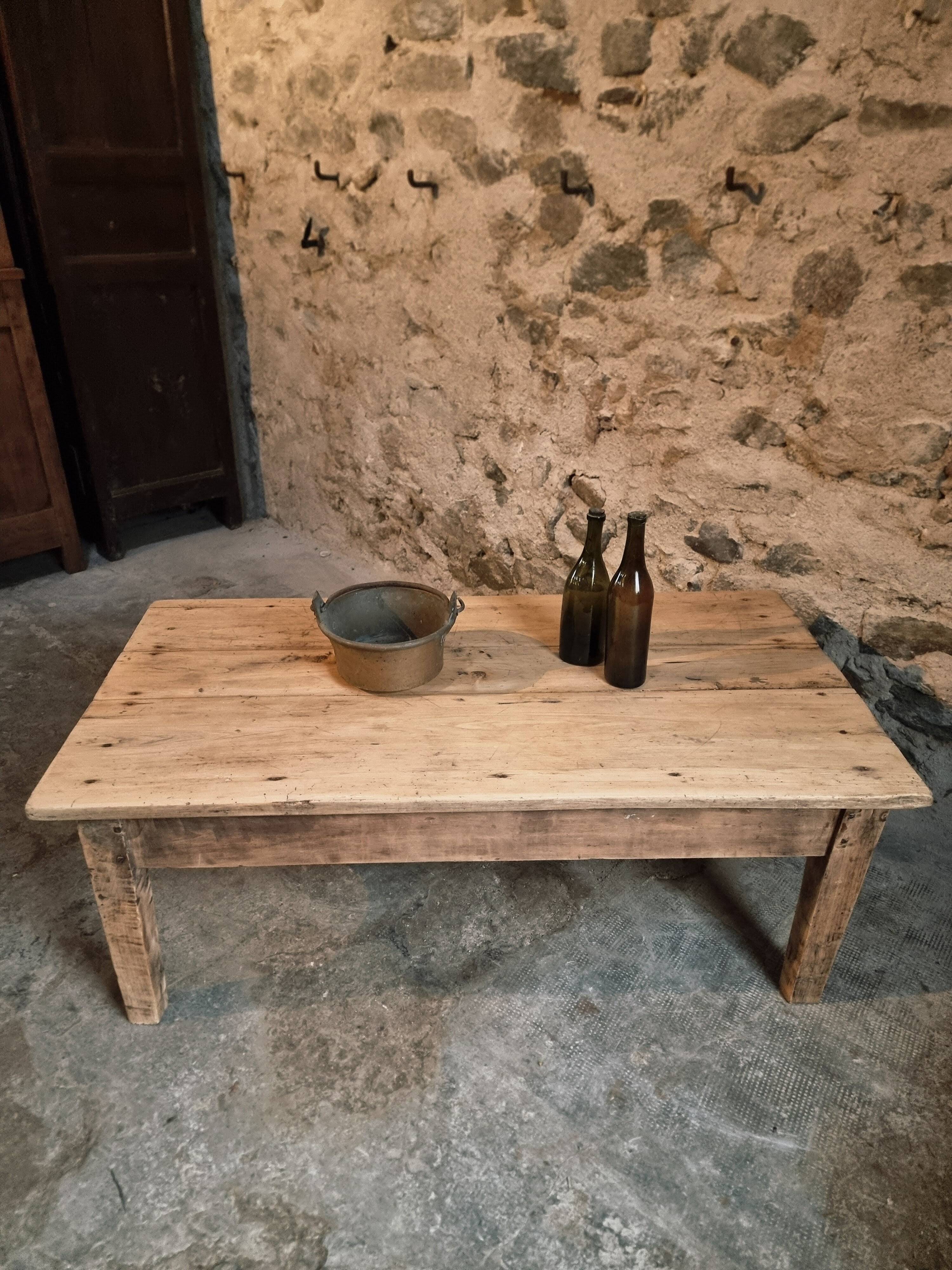 Antique French coffee table in pine with an oak skirt (18th–19th century)