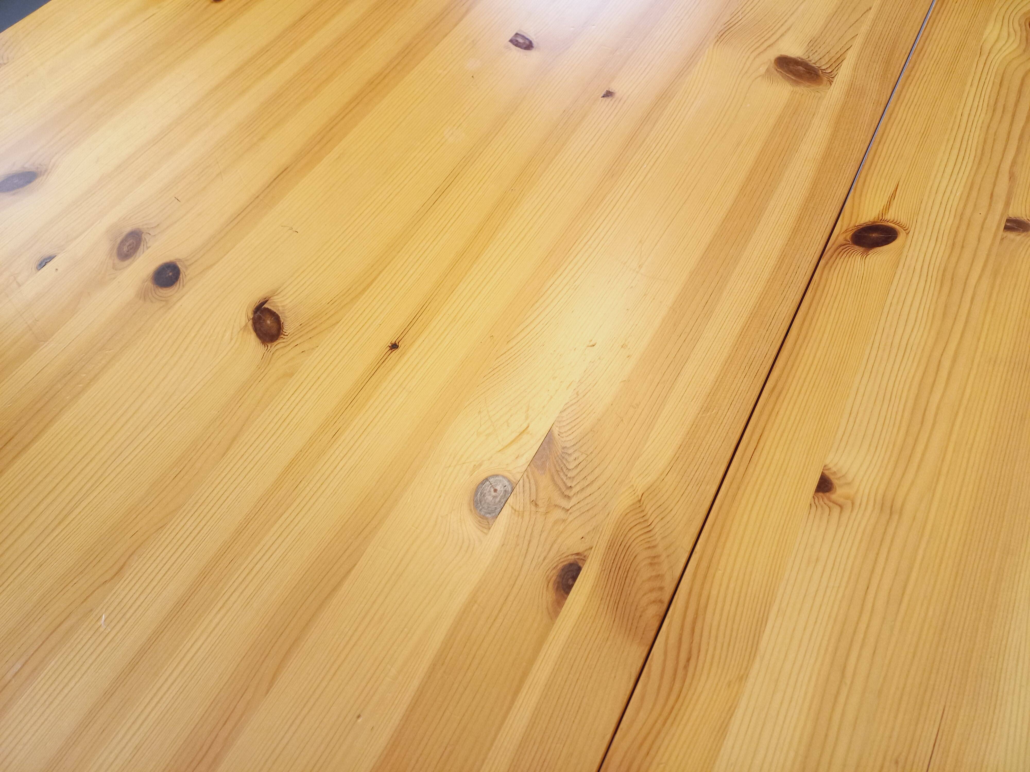 Vintage octagonal dining table from the 1980s in pine with an extension.