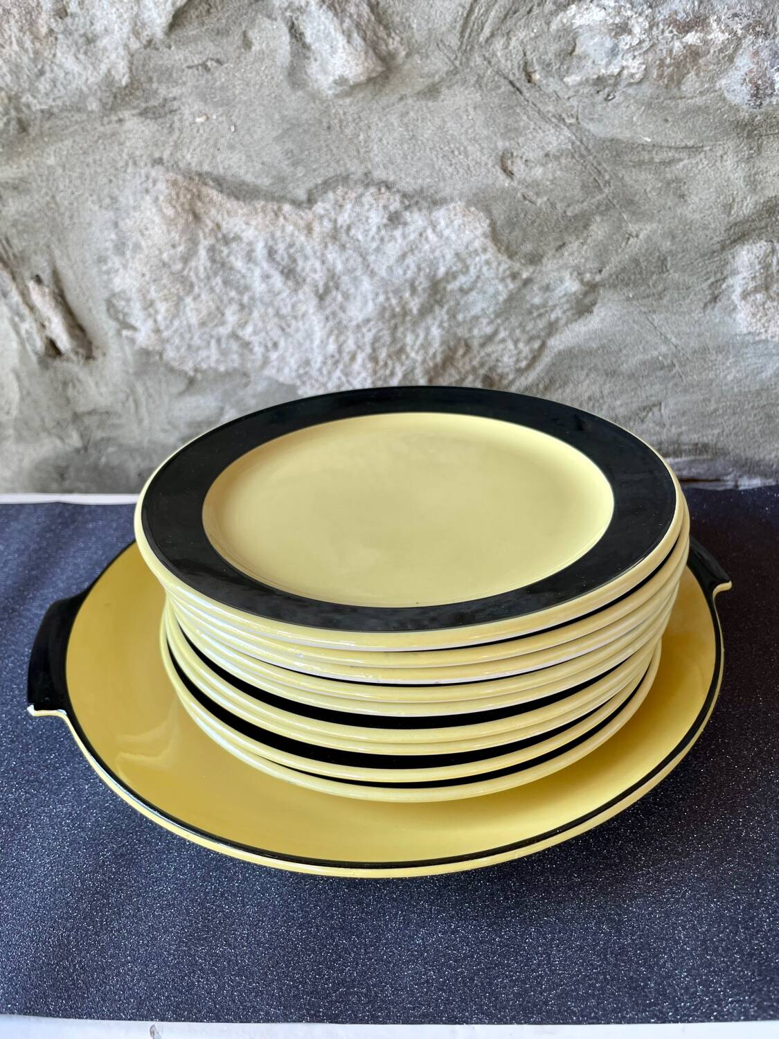 Villeroy & Boch dessert service. Vintage yellow and black plates + dish