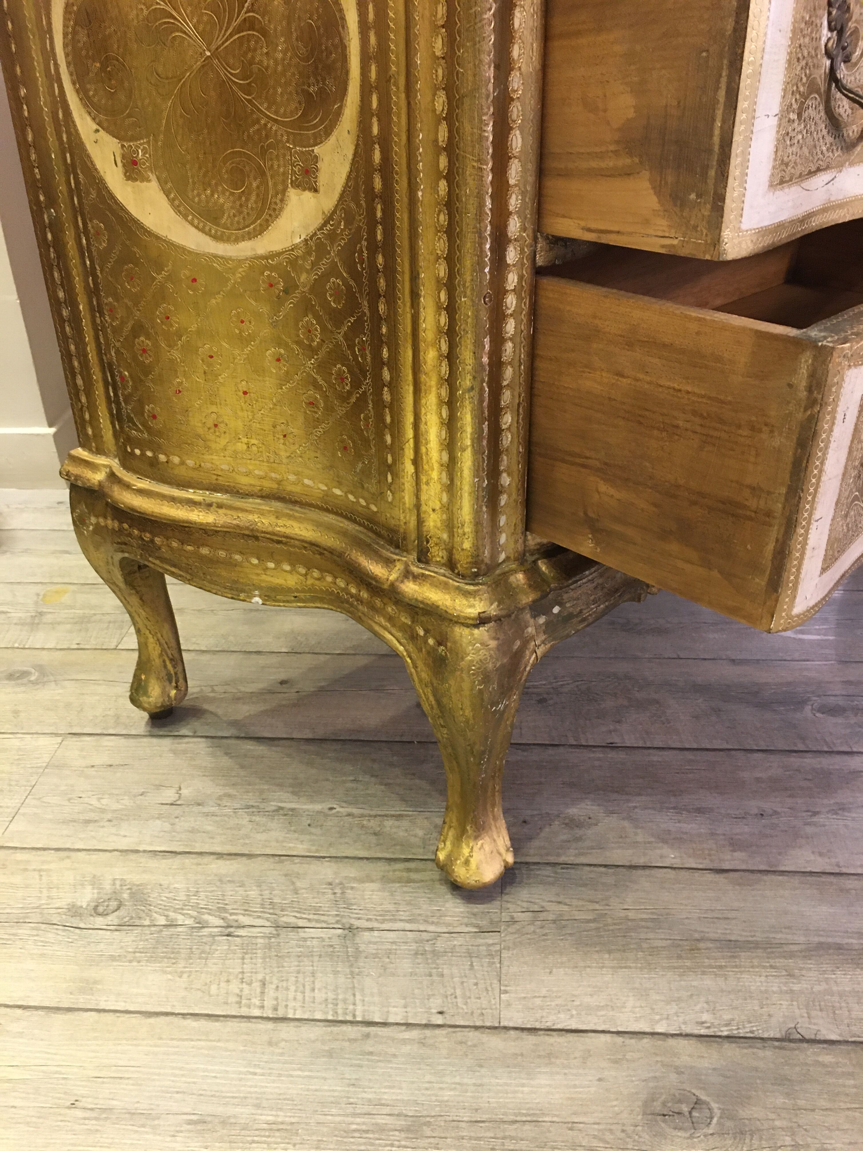 Venetian style commodity