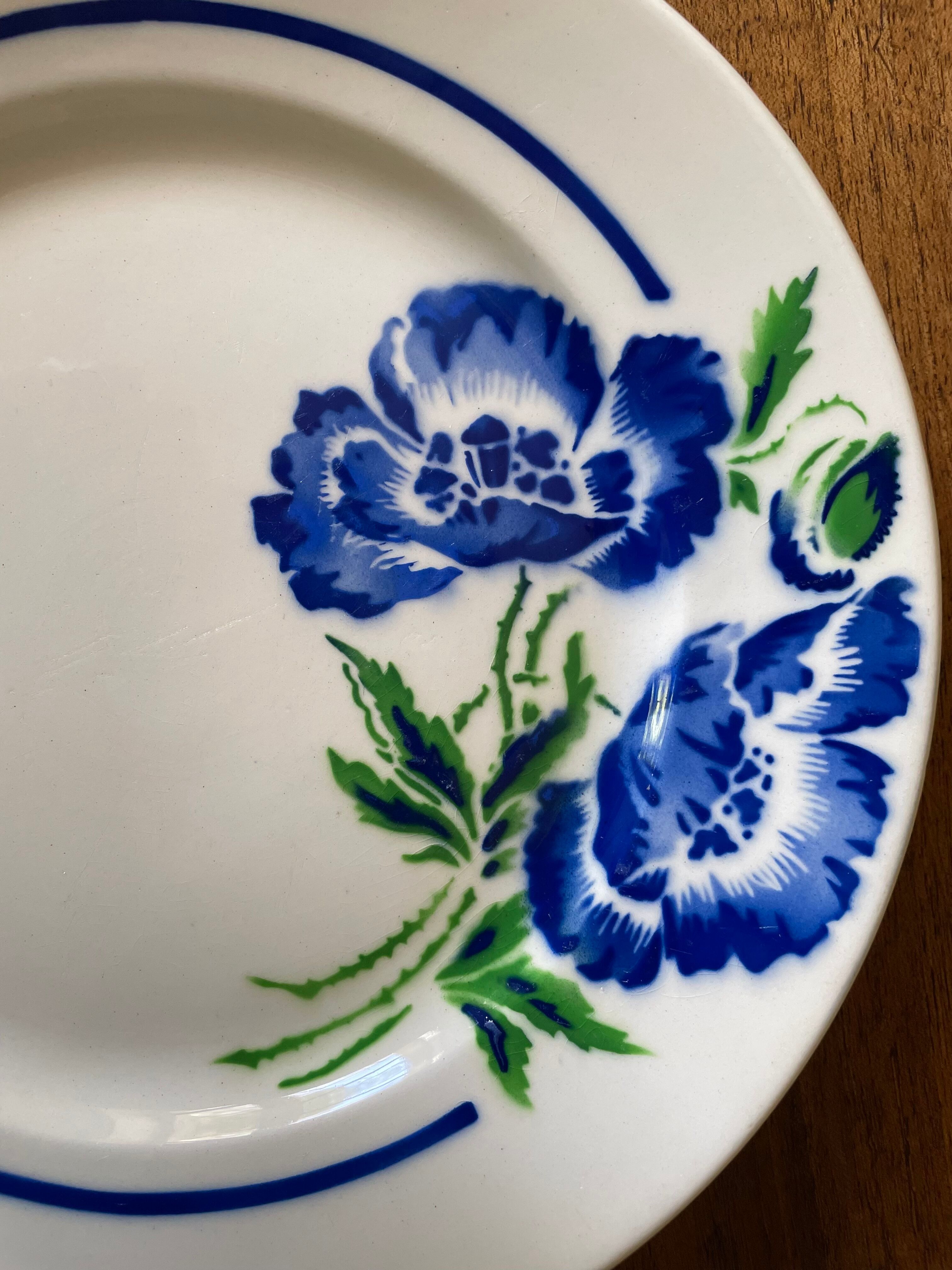 Set of 4 flat plates mismatched