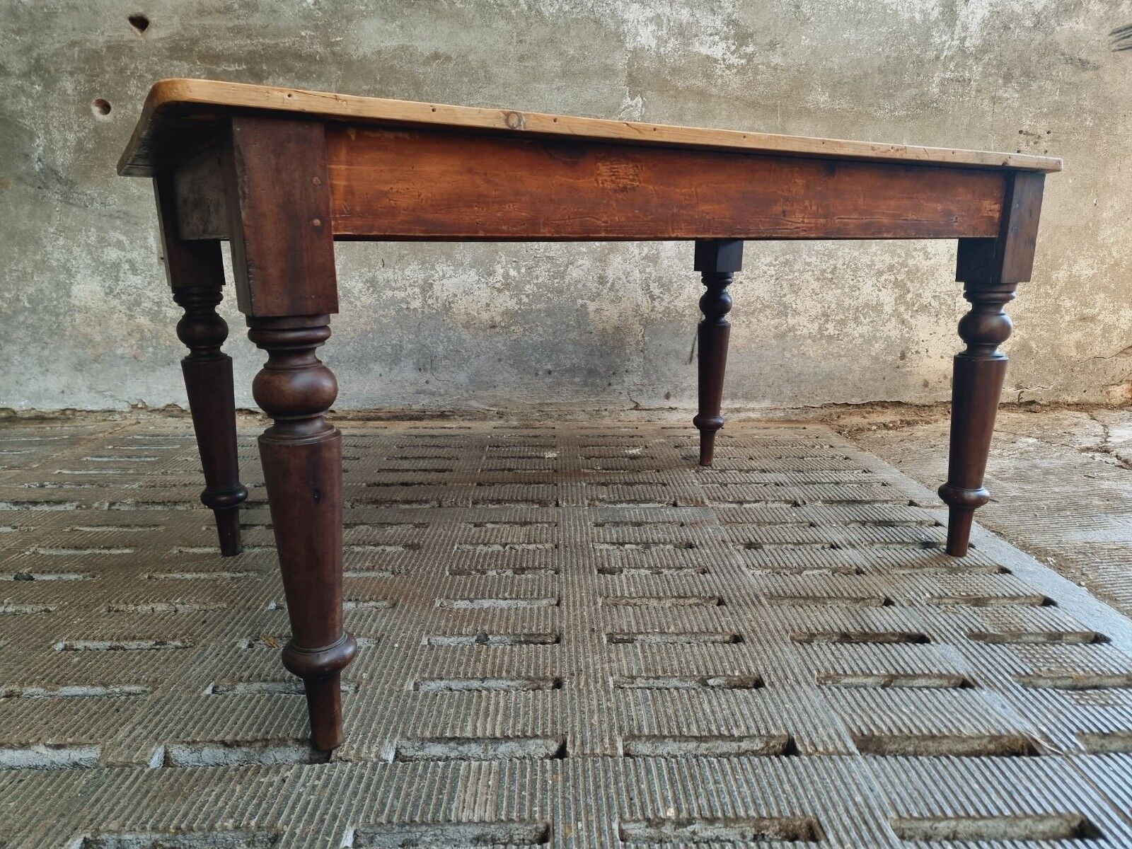 Antique dining table 92 x 154 cm