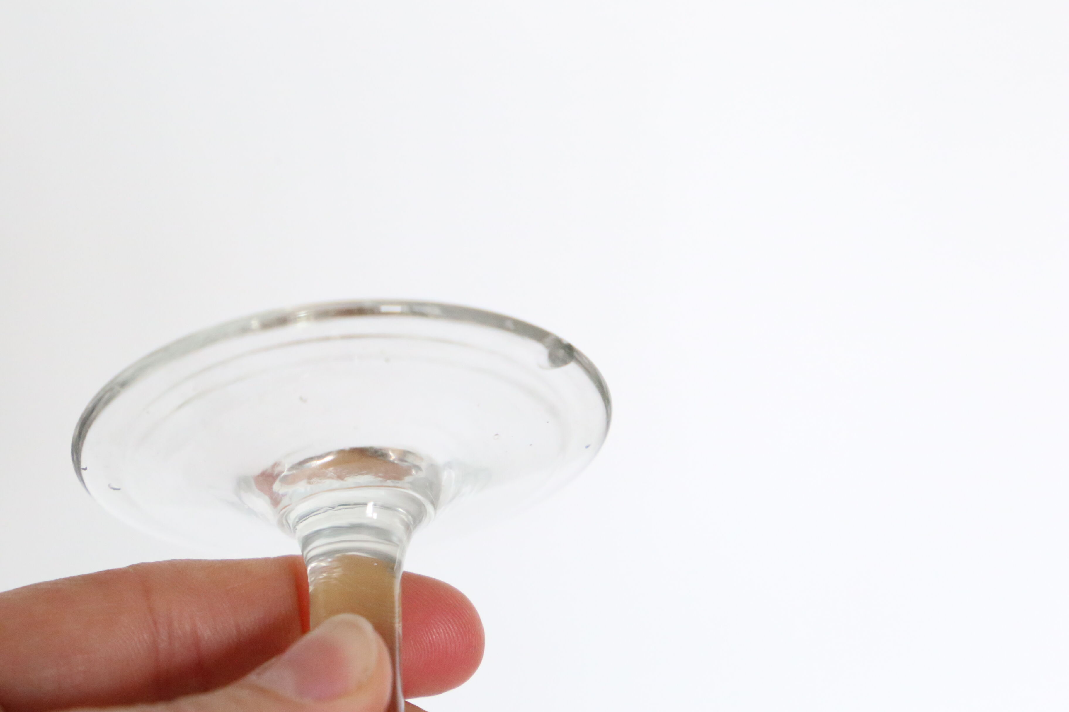 Set of 6 mismatched champagne glasses, chiseled glass