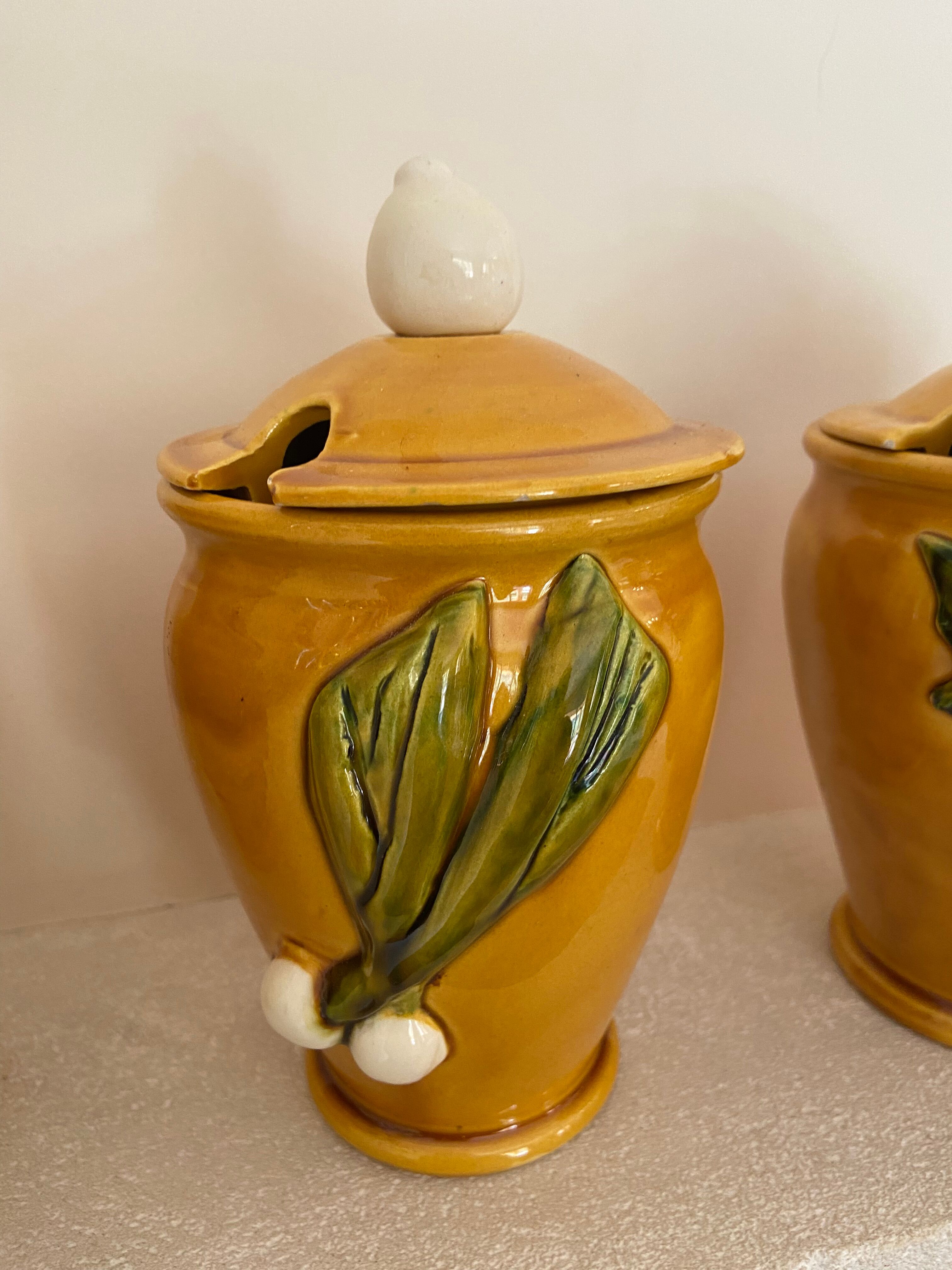 3 vintage kitchen pots