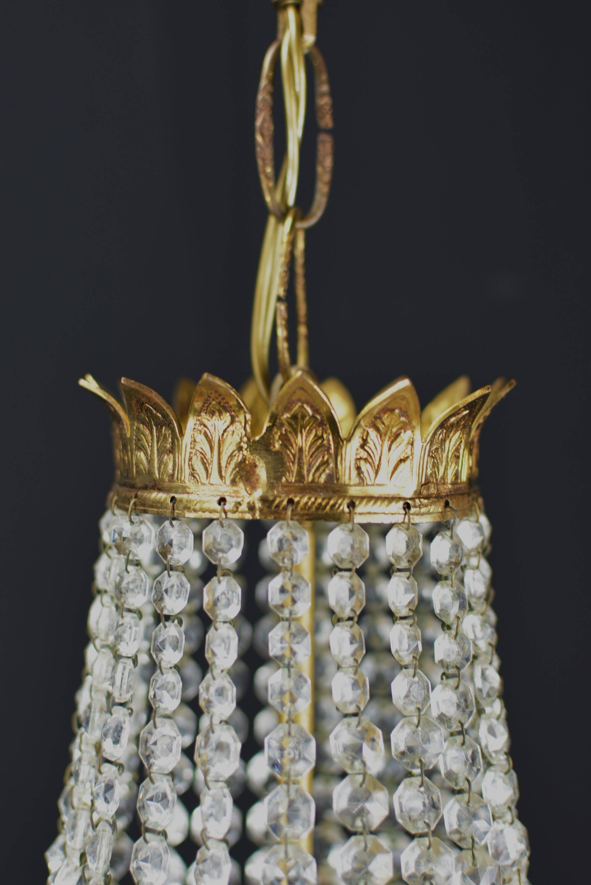 Hot air balloon suspension, tassels