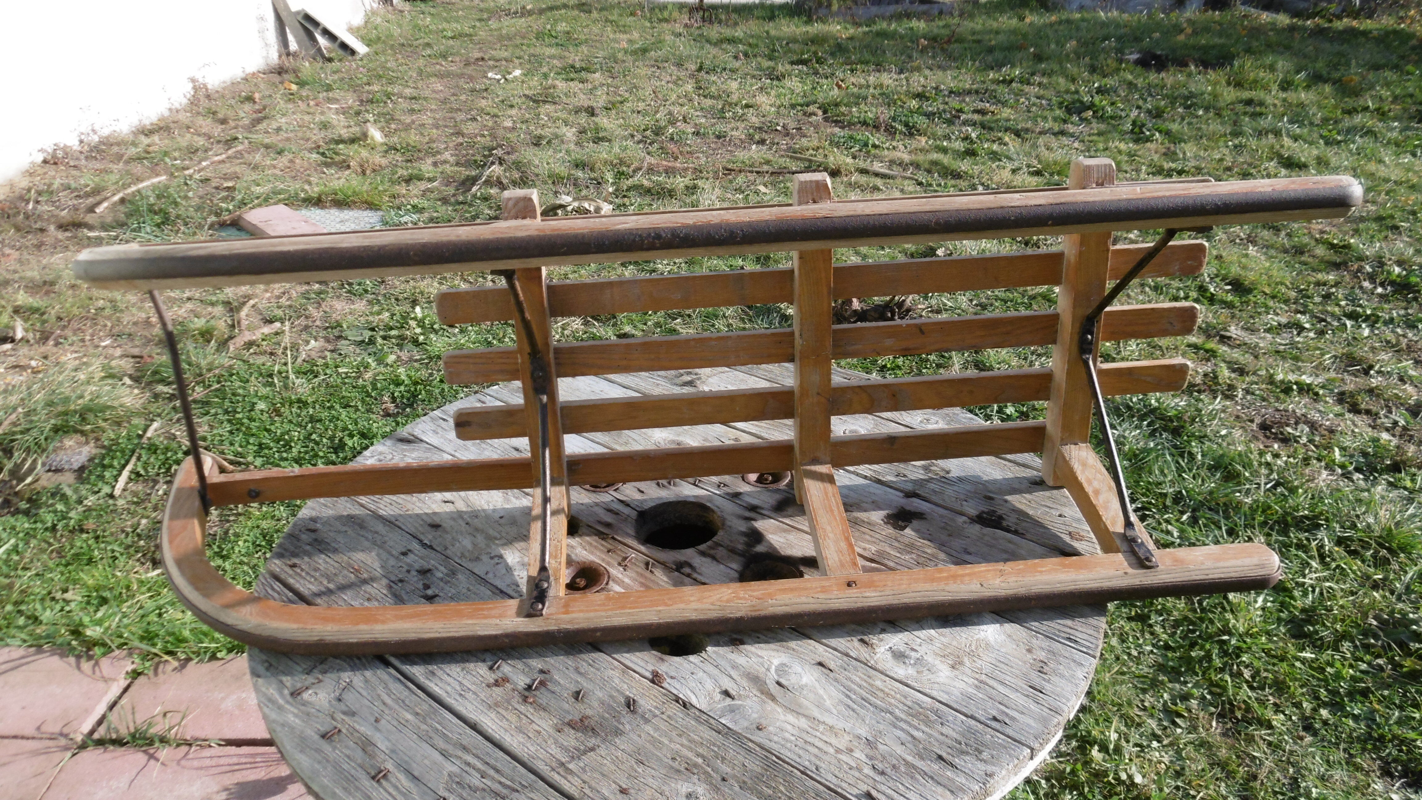 Old James - Davos wooden sled