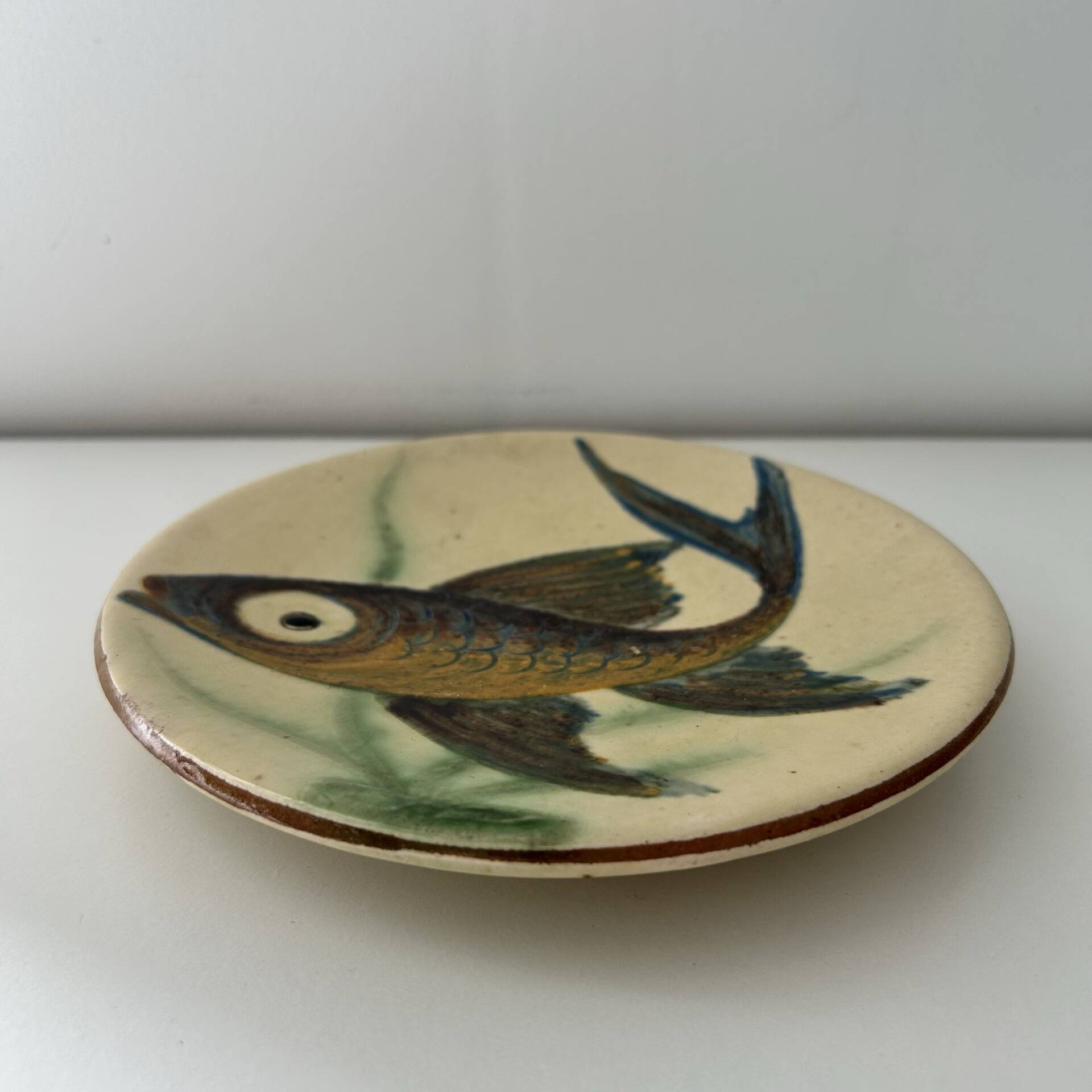 Small fish dish signed by Puigdemont