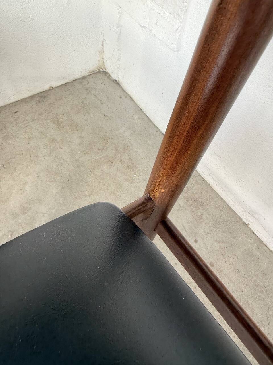 Set of 4 Italian chairs by Gianfranco Frattini.