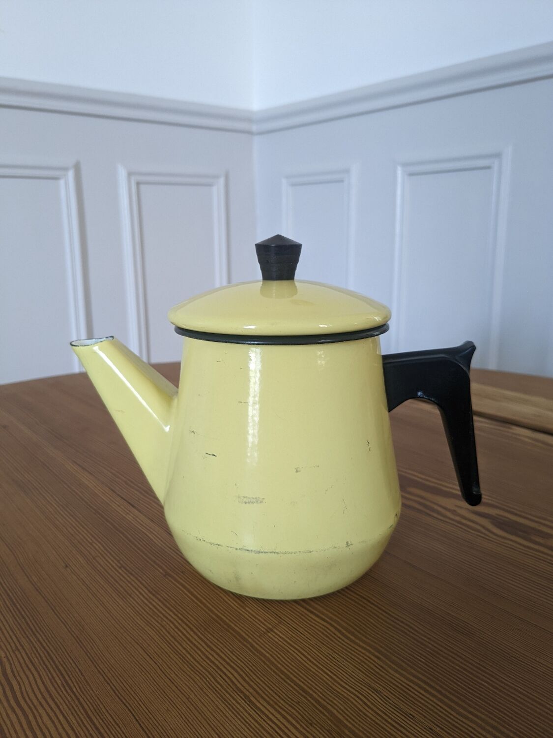 Enamelled coffee maker