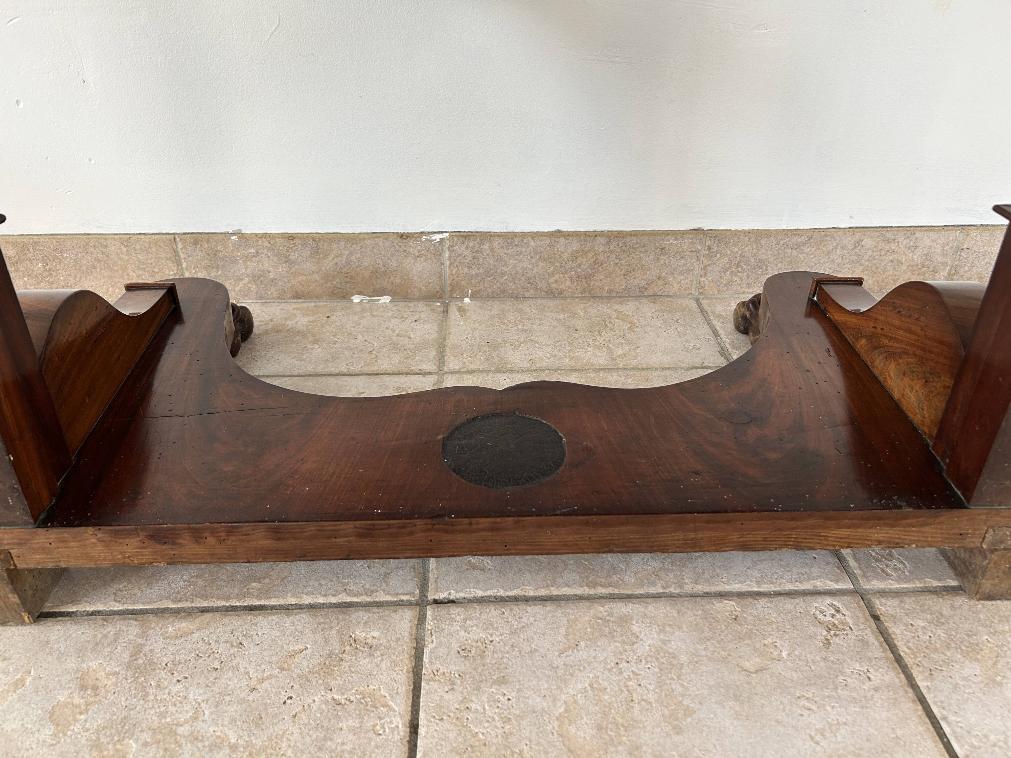 Console d'époque Louis-Philippe, placage d'acajou et marbre